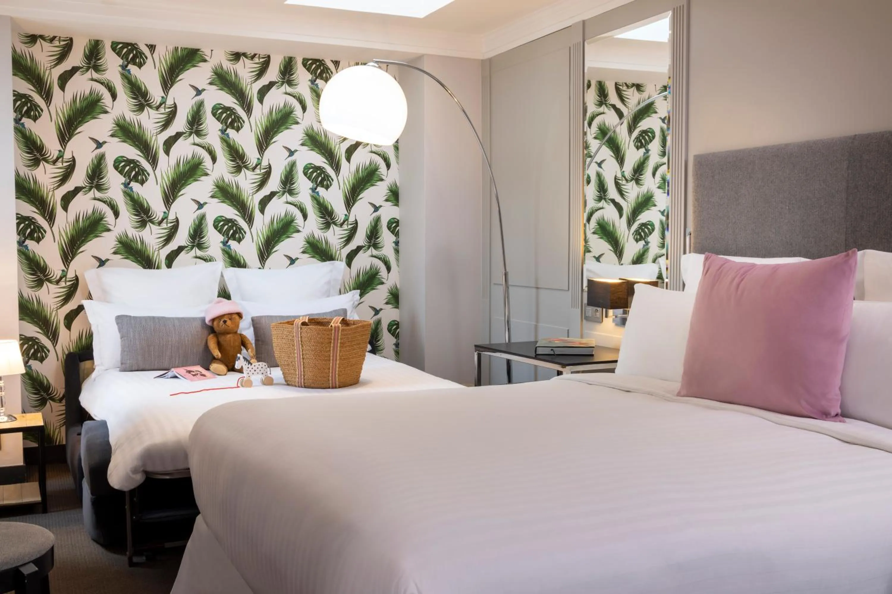 Bedroom, Bed in Les Matins de Paris & Spa