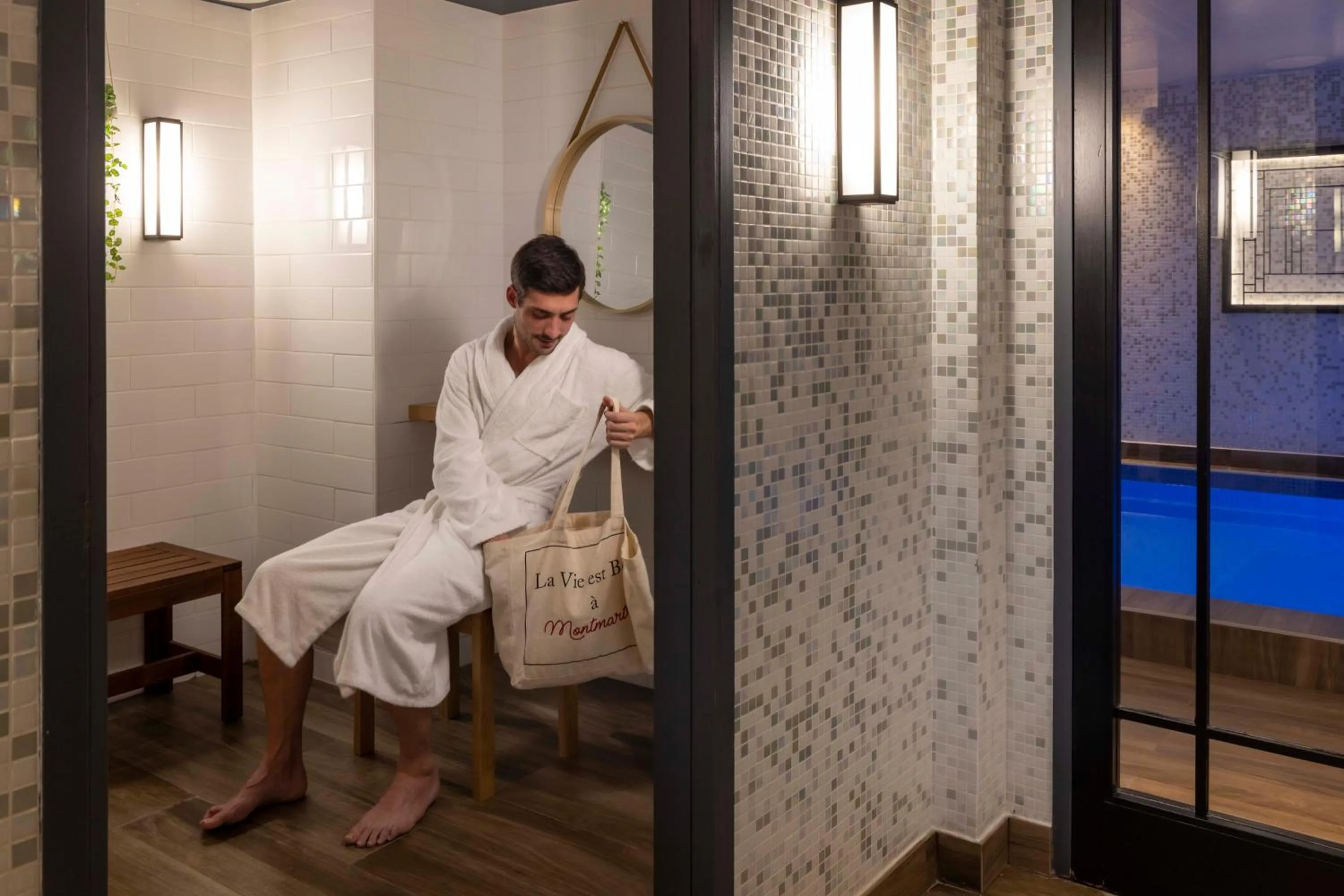 Spa and wellness centre/facilities in Les Matins de Paris & Spa