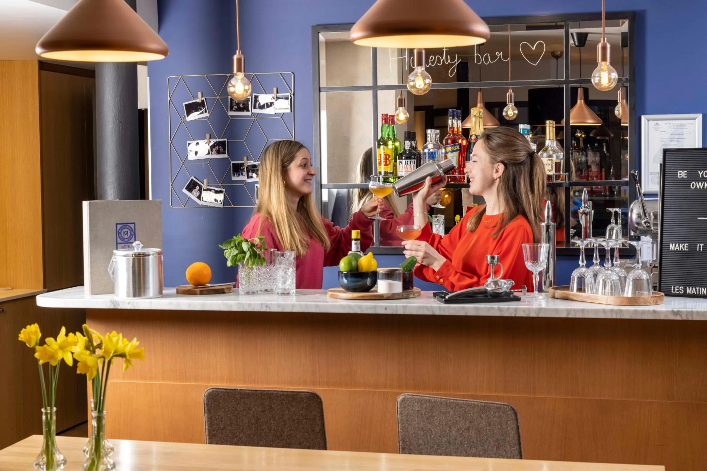 Lounge or bar in Les Matins de Paris & Spa