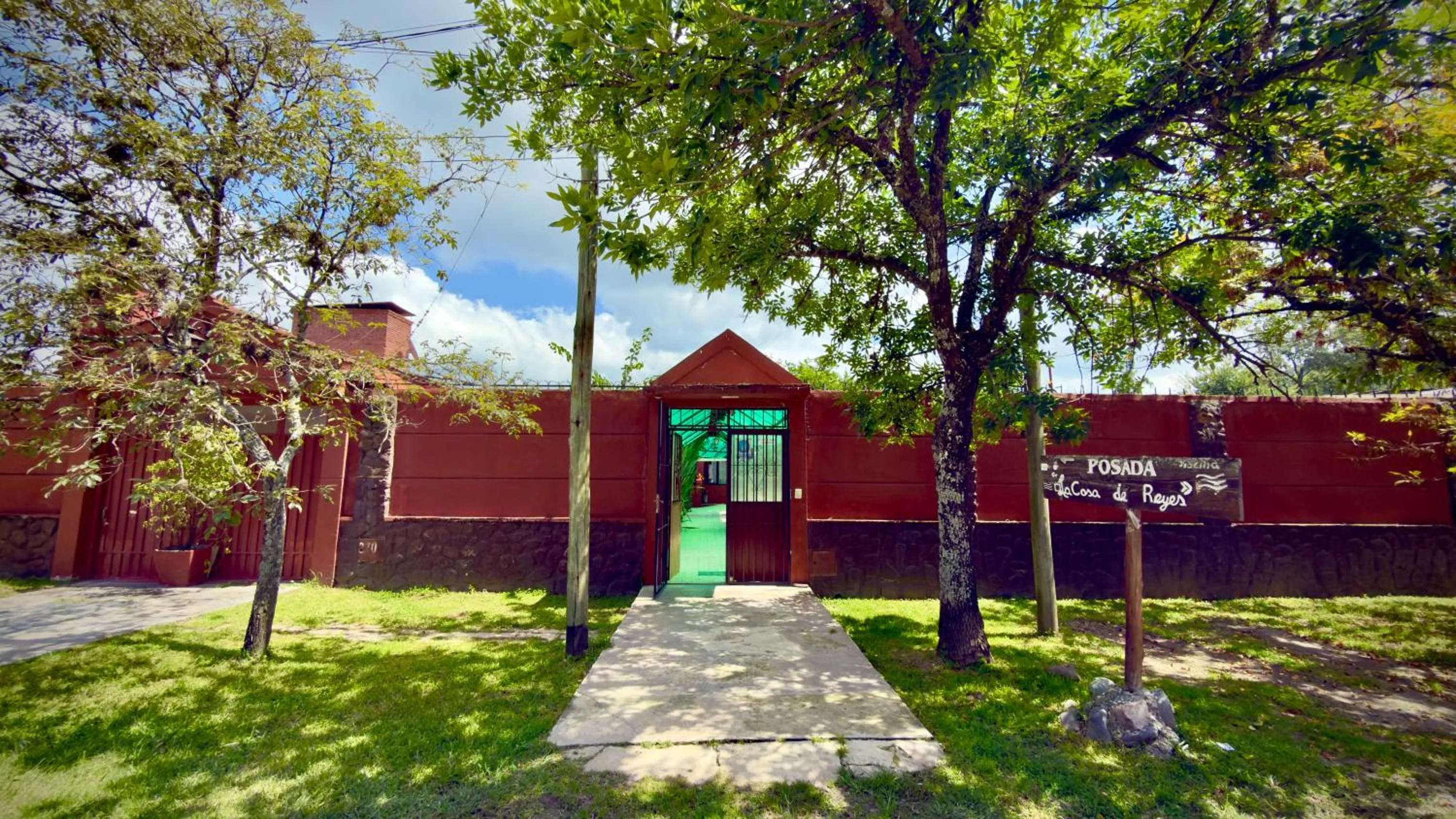 Property building in La Casa de Reyes Posada