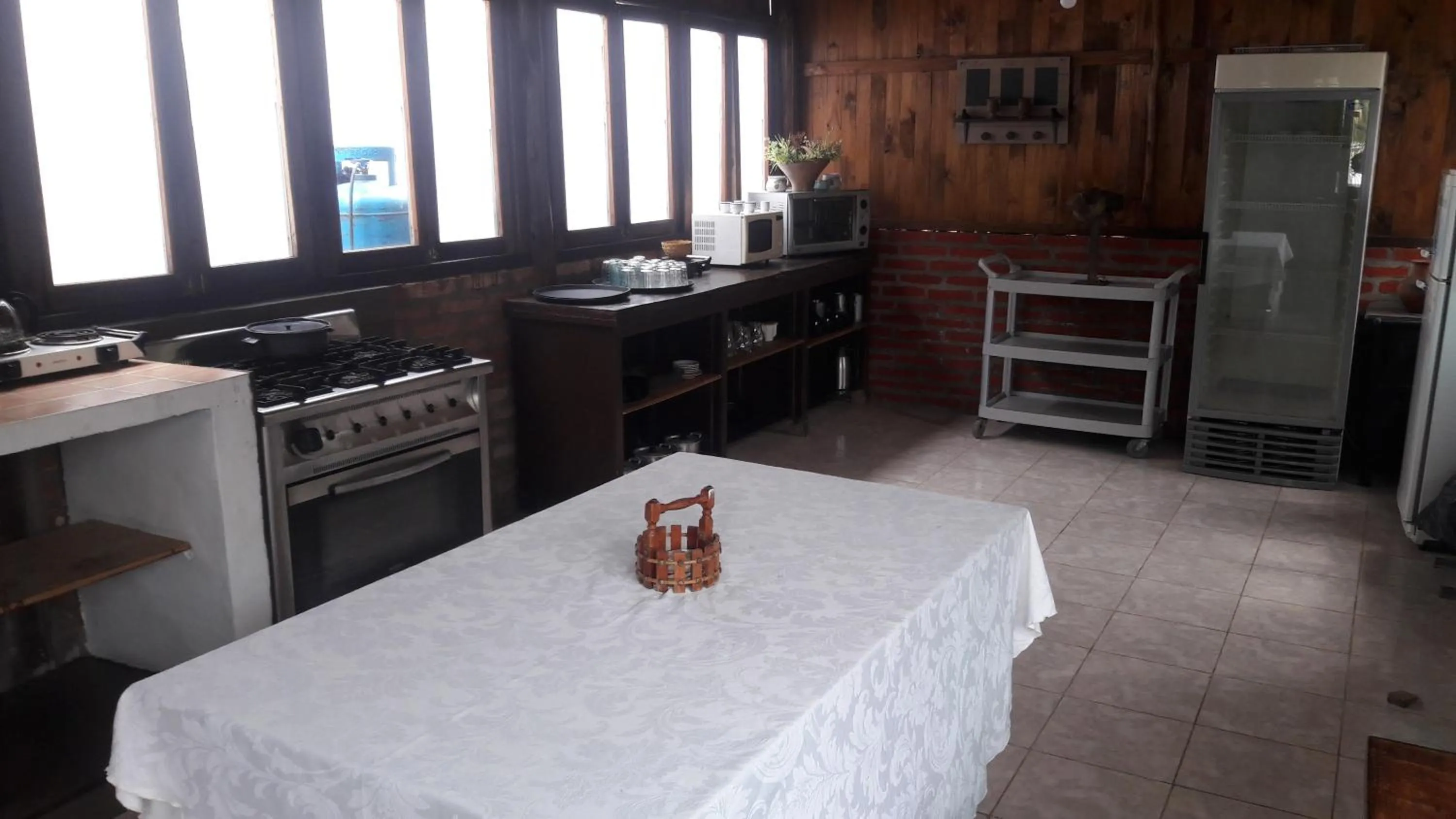 Communal kitchen in La Casa de Reyes Posada