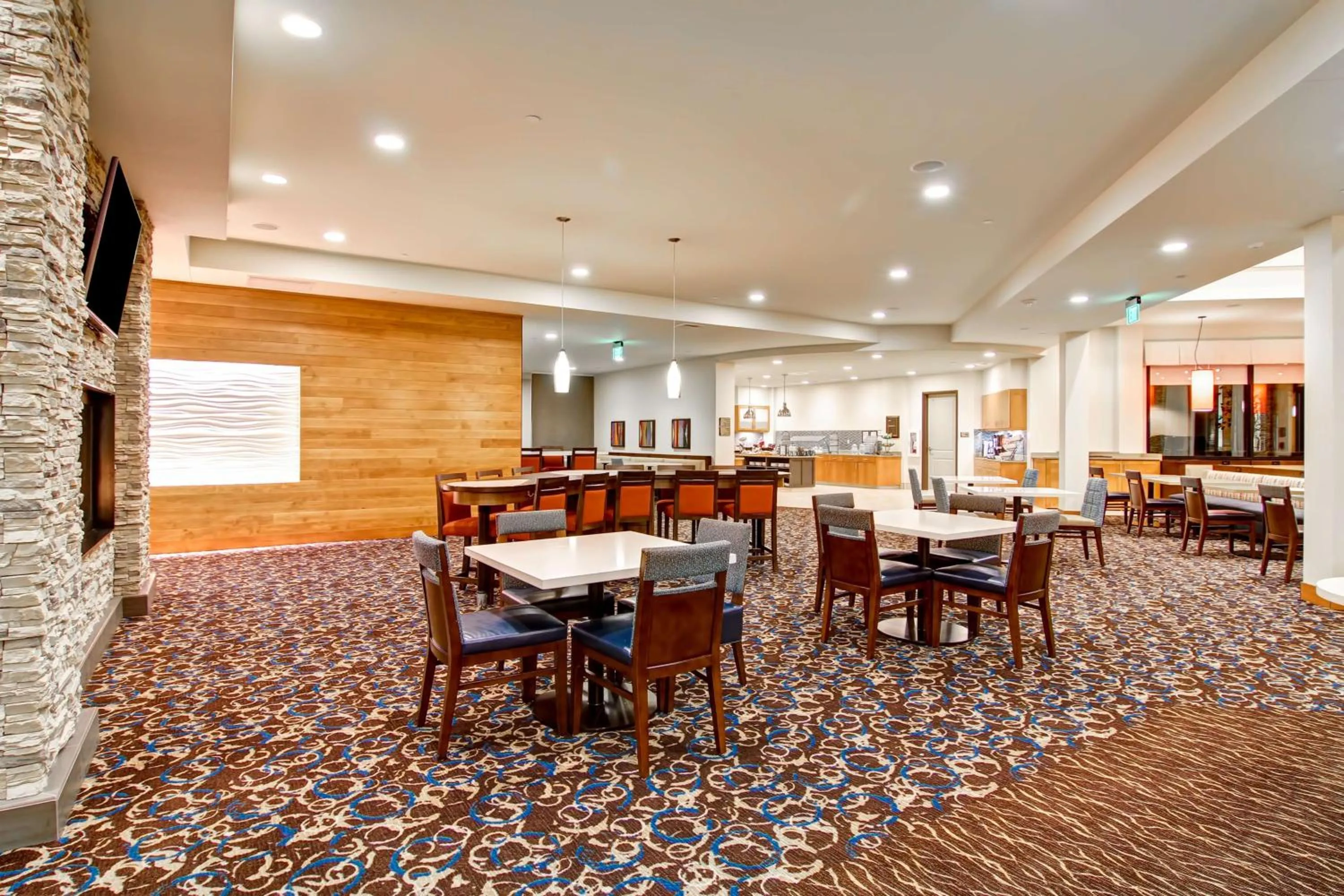 Dining area in Homewood Suites by Hilton Seattle-Issaquah