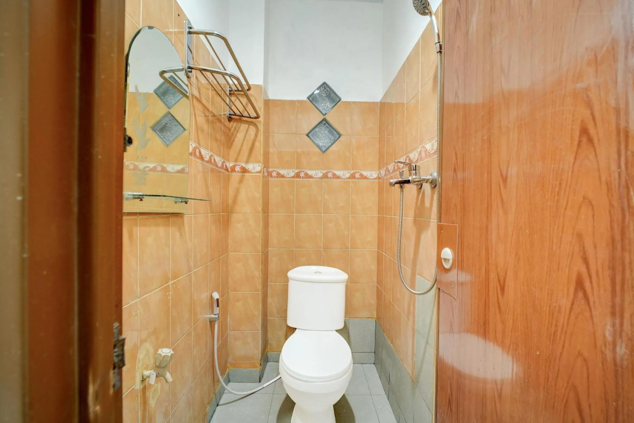 Bathroom in Hotel O Depok near Bhayangkara BRIMOB Hospital Formerly Hotel Mutiara Kelapa Dua Depok