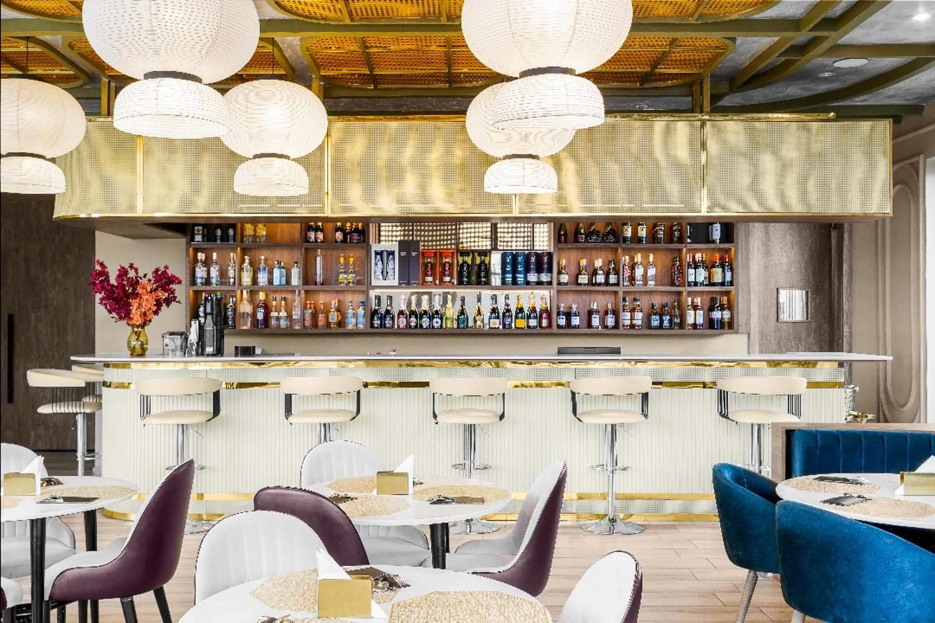 Lounge or bar in Vertus Hotel and Suites
