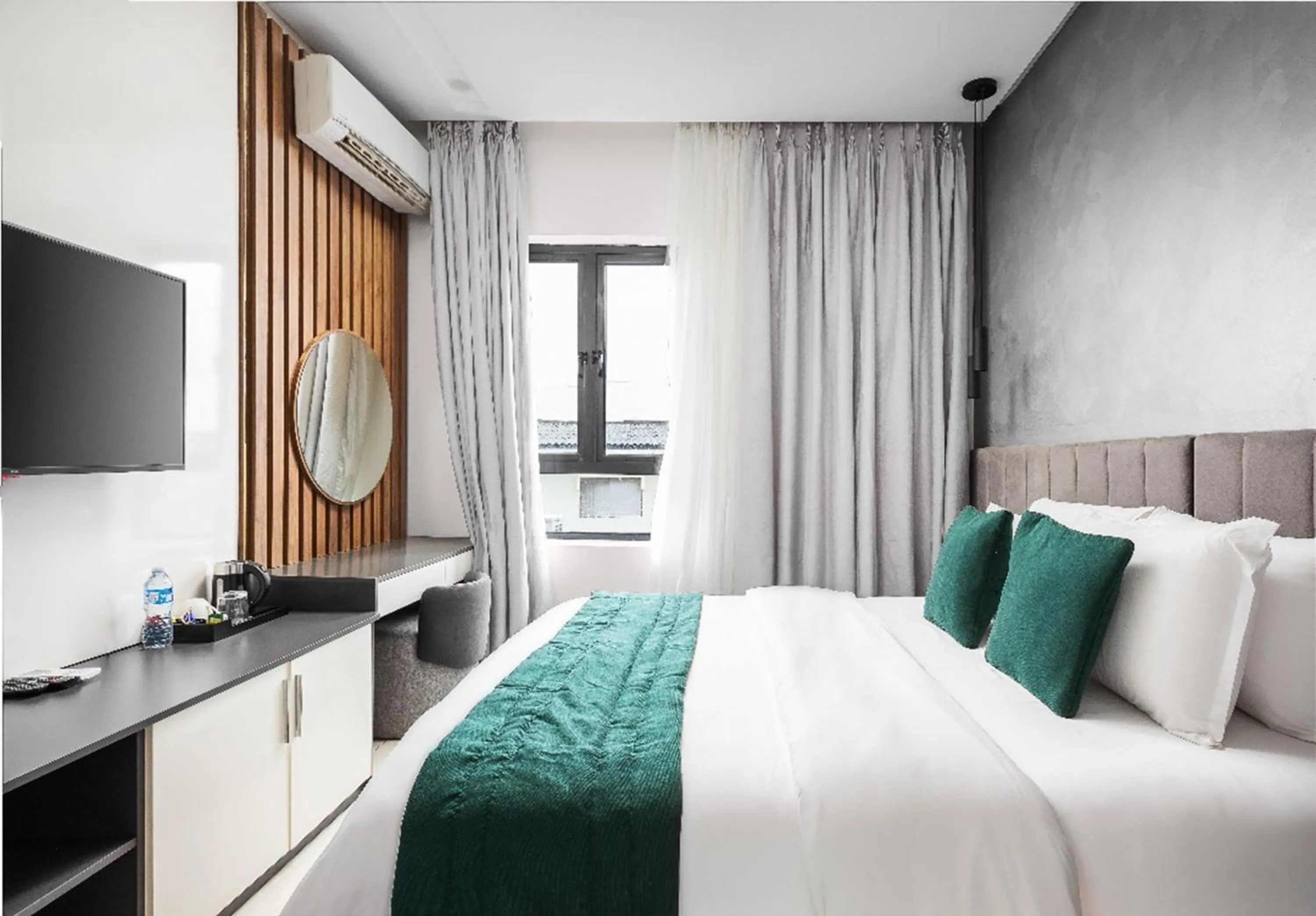 Photo of the whole room, Bed in Vertus Hotel and Suites