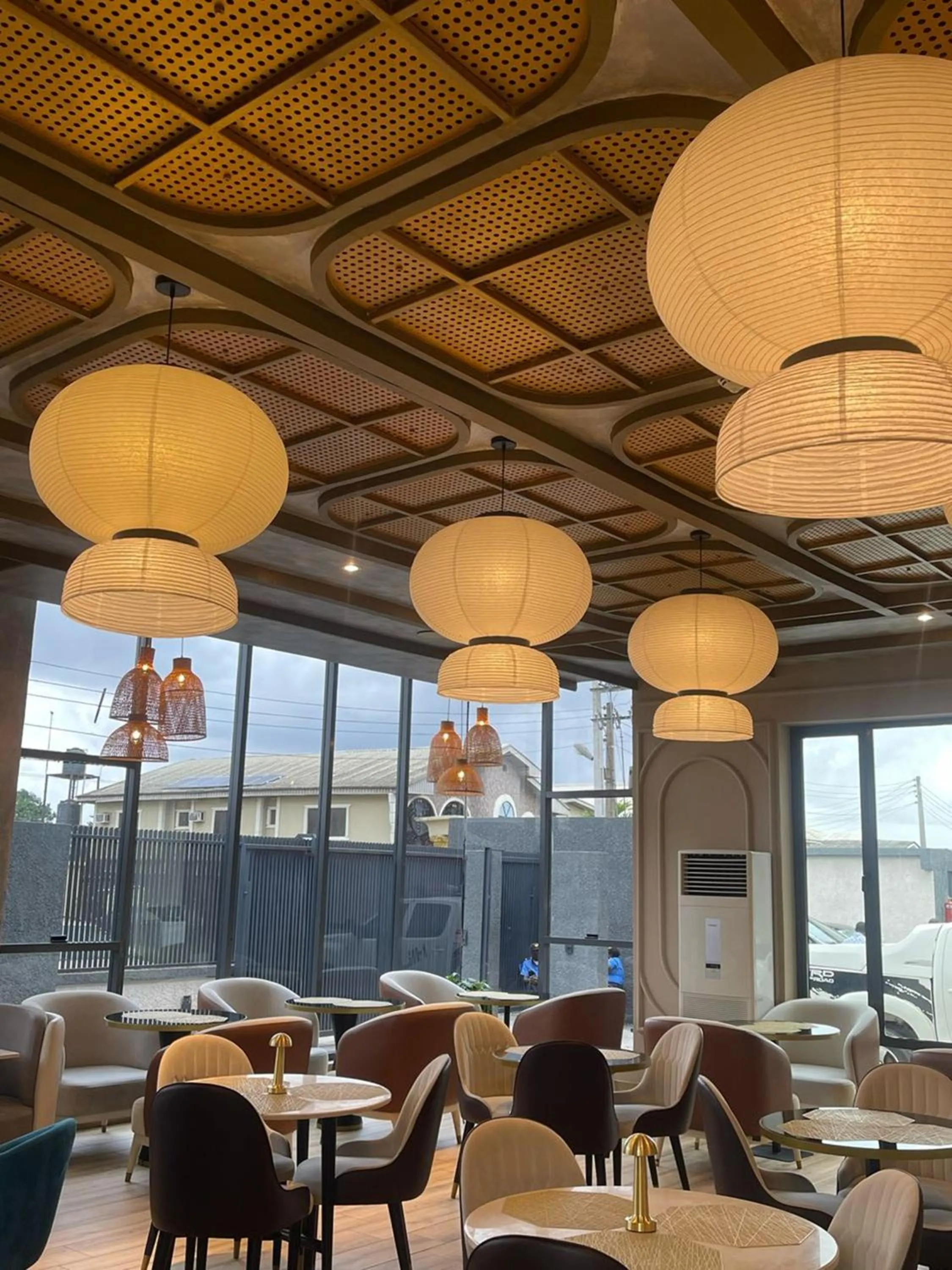 Restaurant/places to eat in Vertus Hotel and Suites