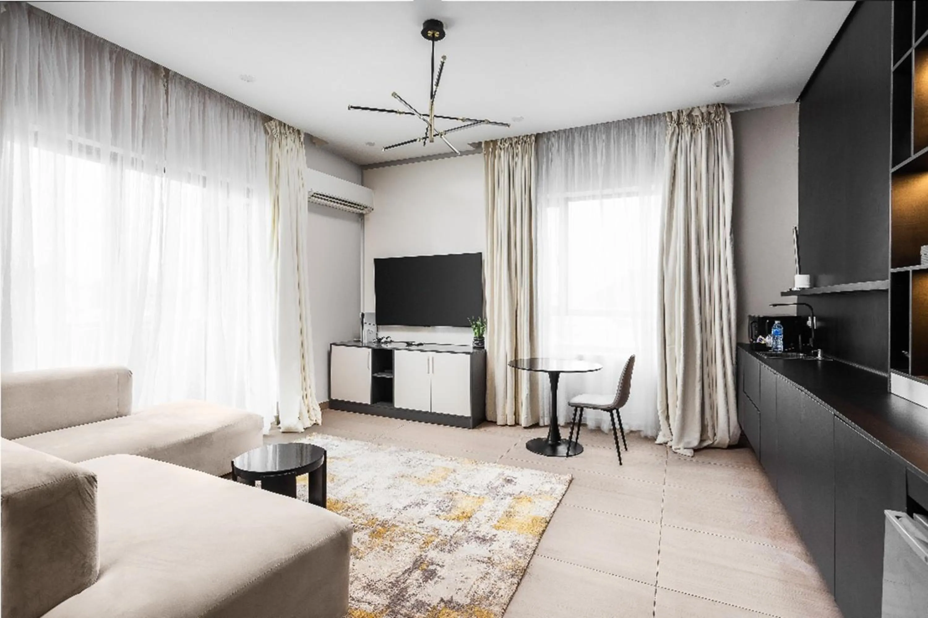 TV and multimedia in Vertus Hotel and Suites