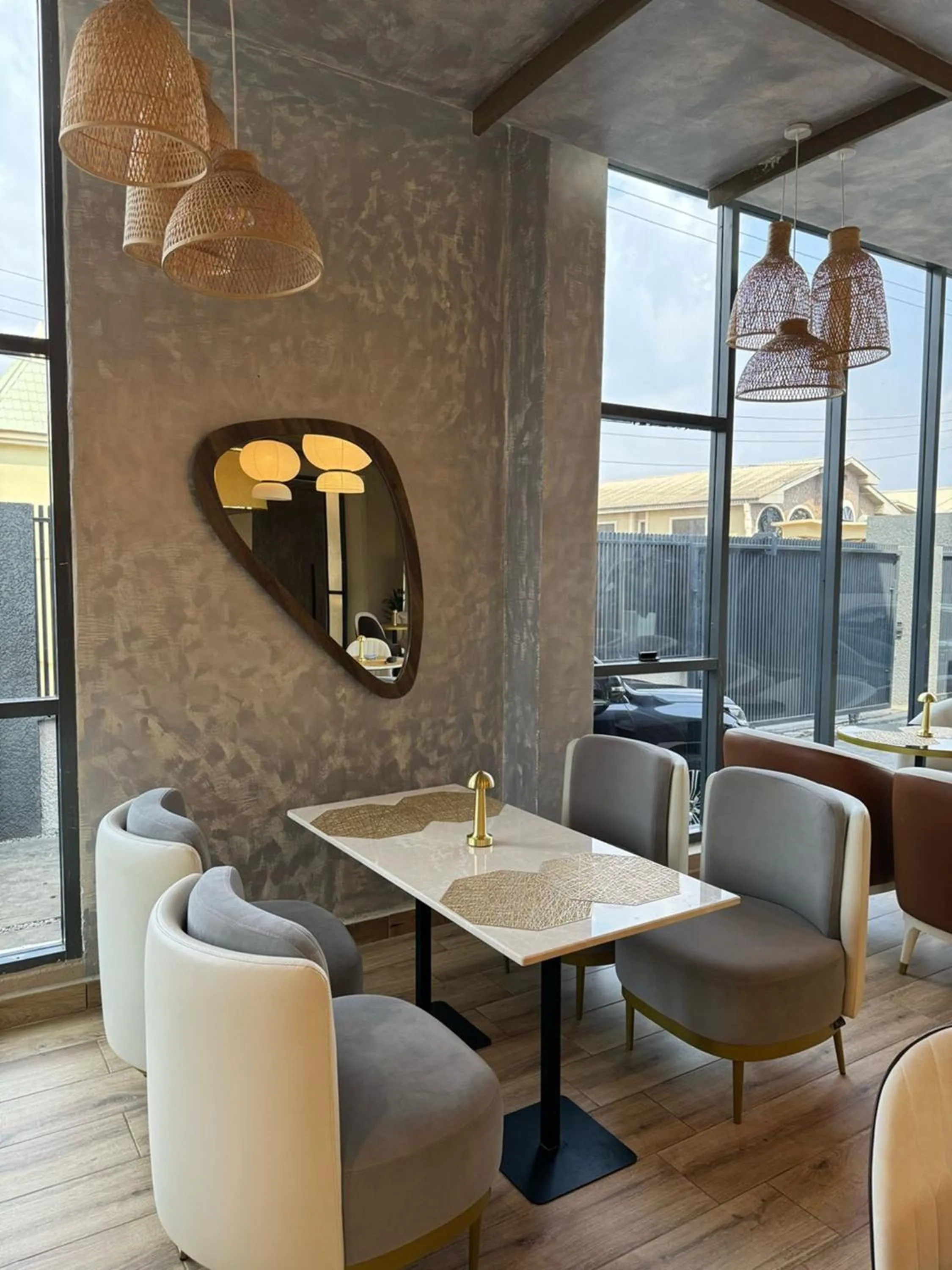 Restaurant/places to eat in Vertus Hotel and Suites