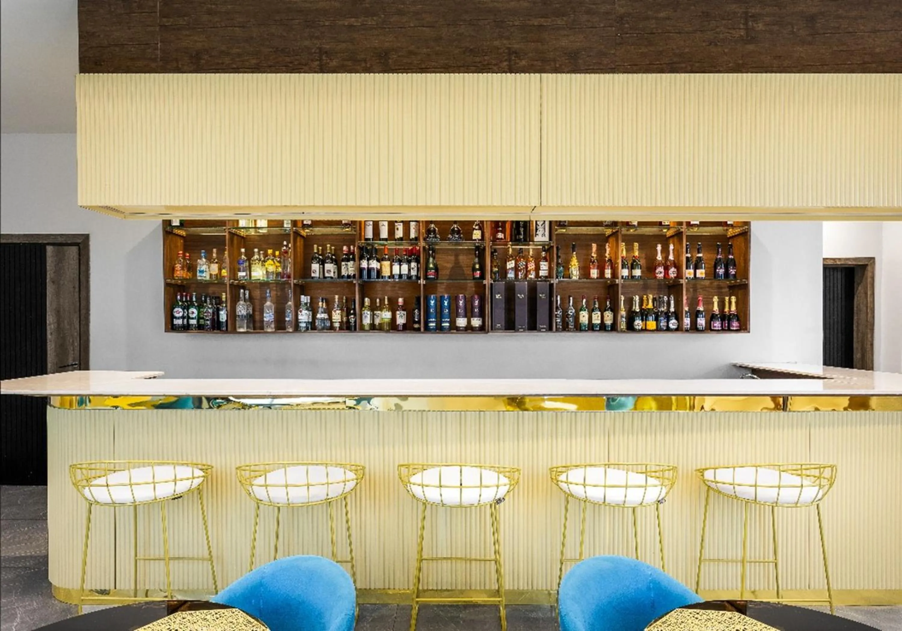 Lounge or bar in Vertus Hotel and Suites