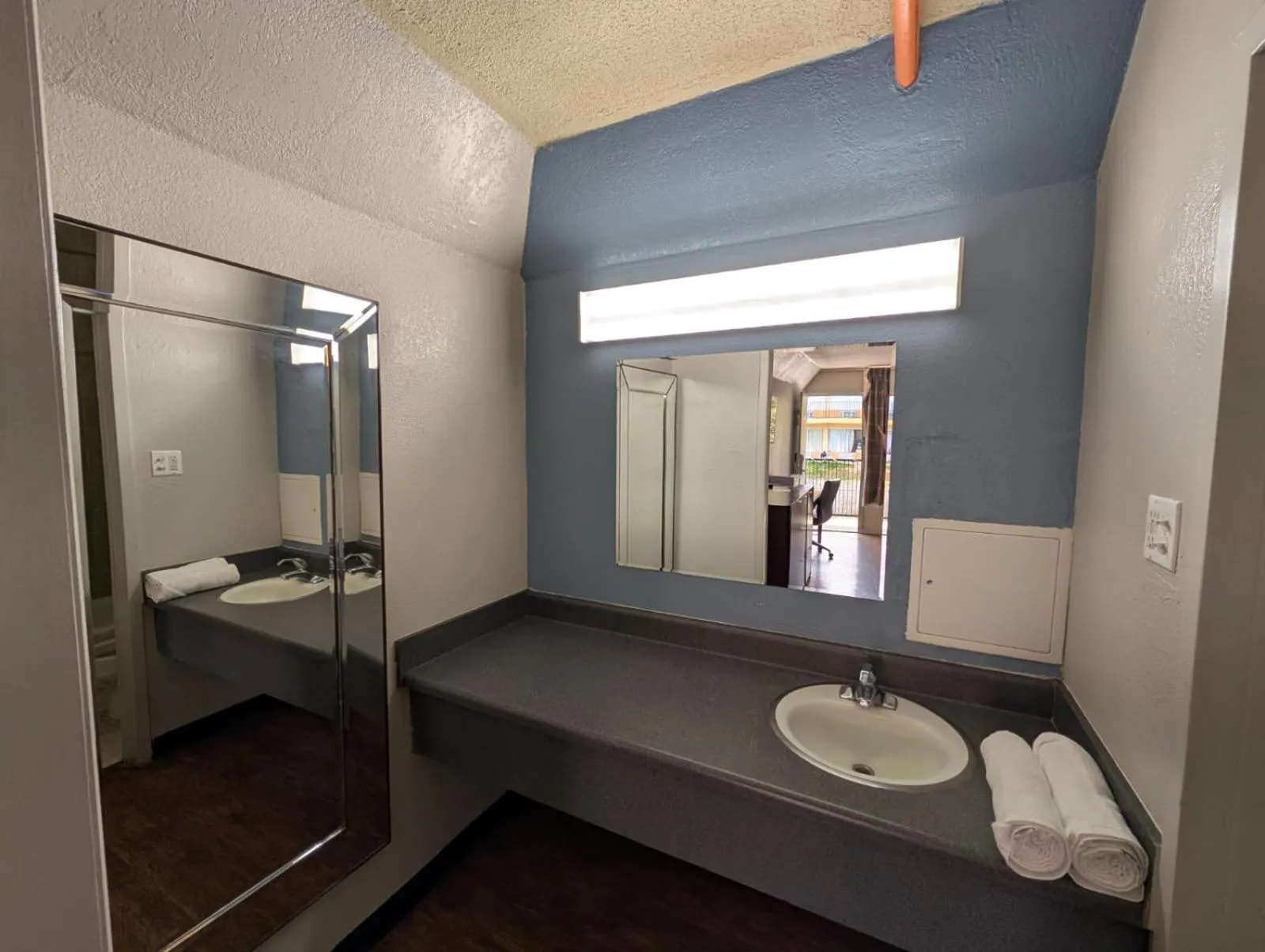 Bathroom in OYO Hotel Catersville GA