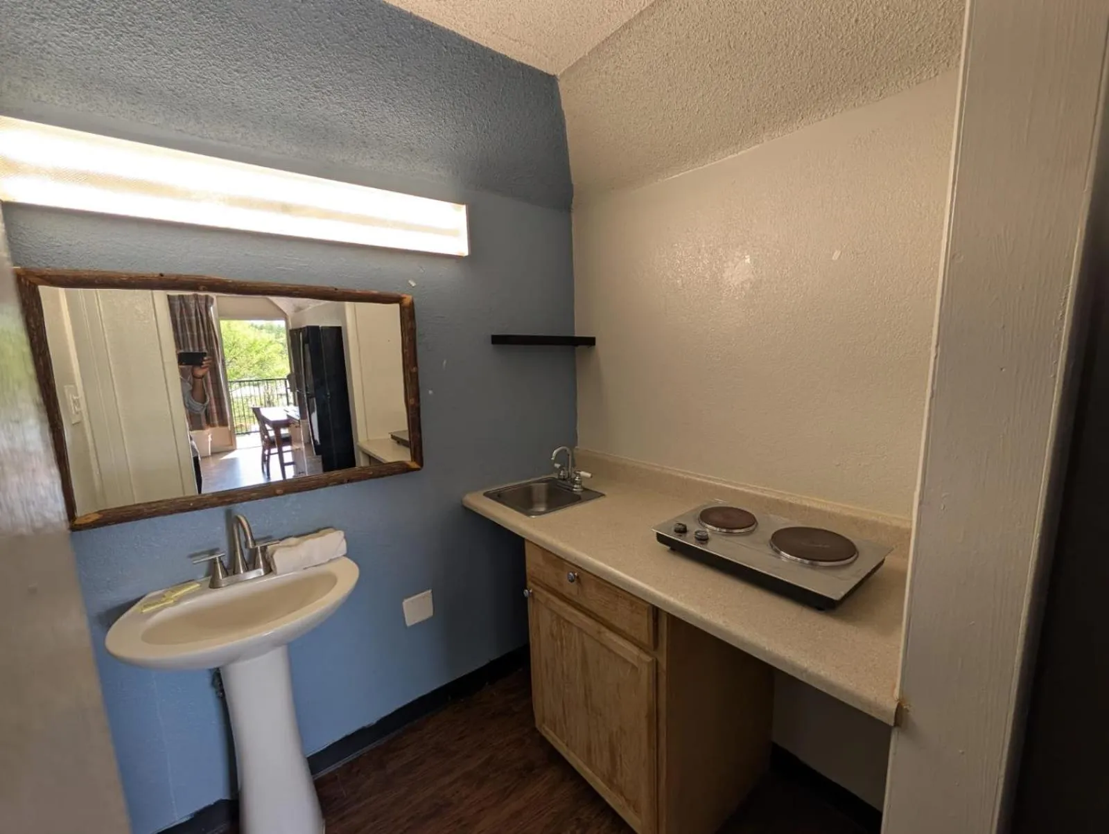 Kitchen or kitchenette in OYO Hotel Catersville GA