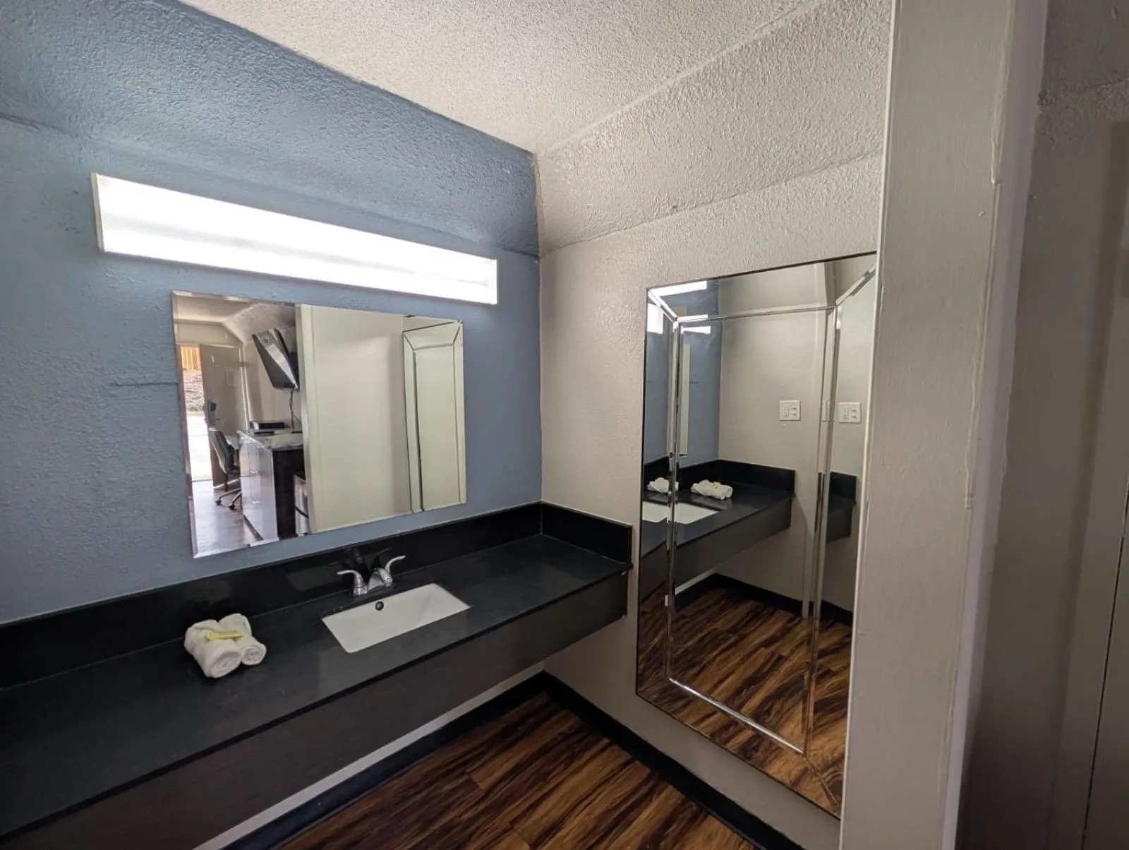 Bathroom in OYO Hotel Catersville GA