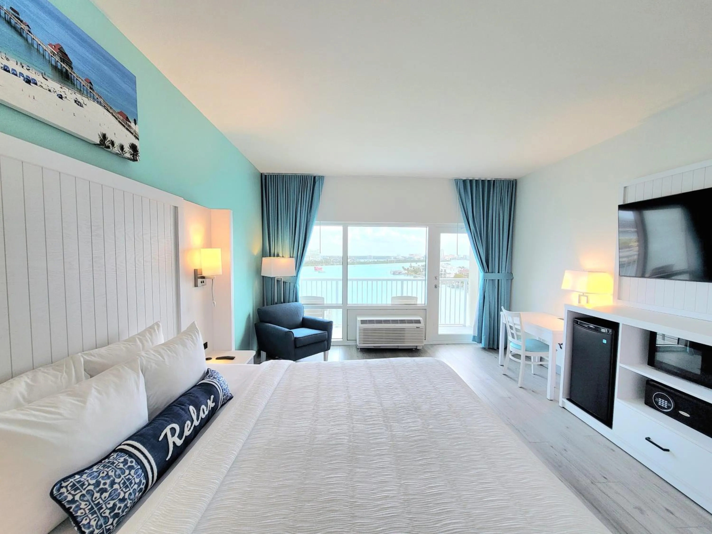 Bed in ChartHouse Clearwater Beach Marina Hotel