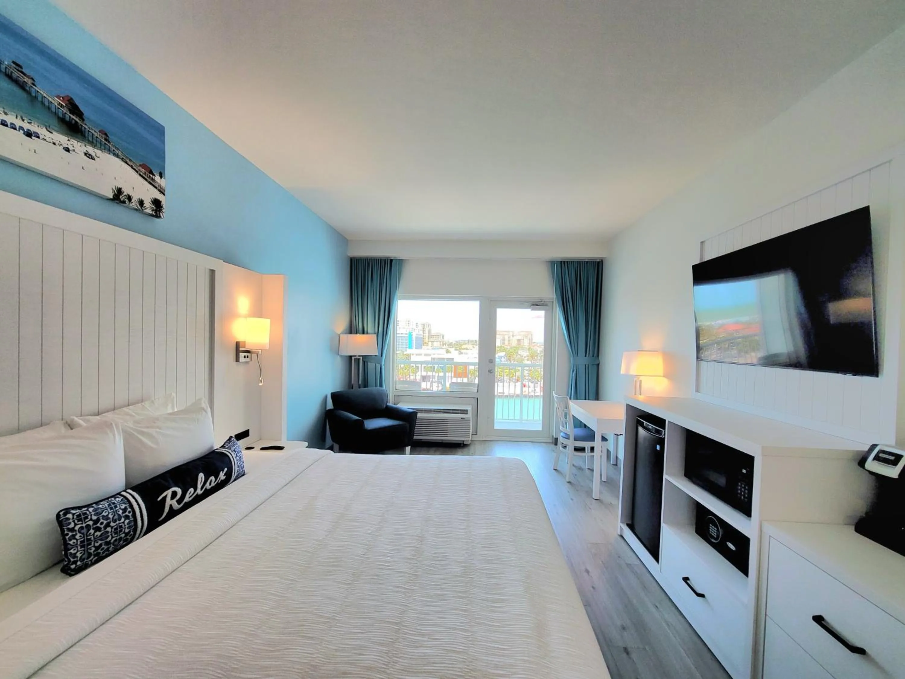 Bed in ChartHouse Clearwater Beach Marina Hotel