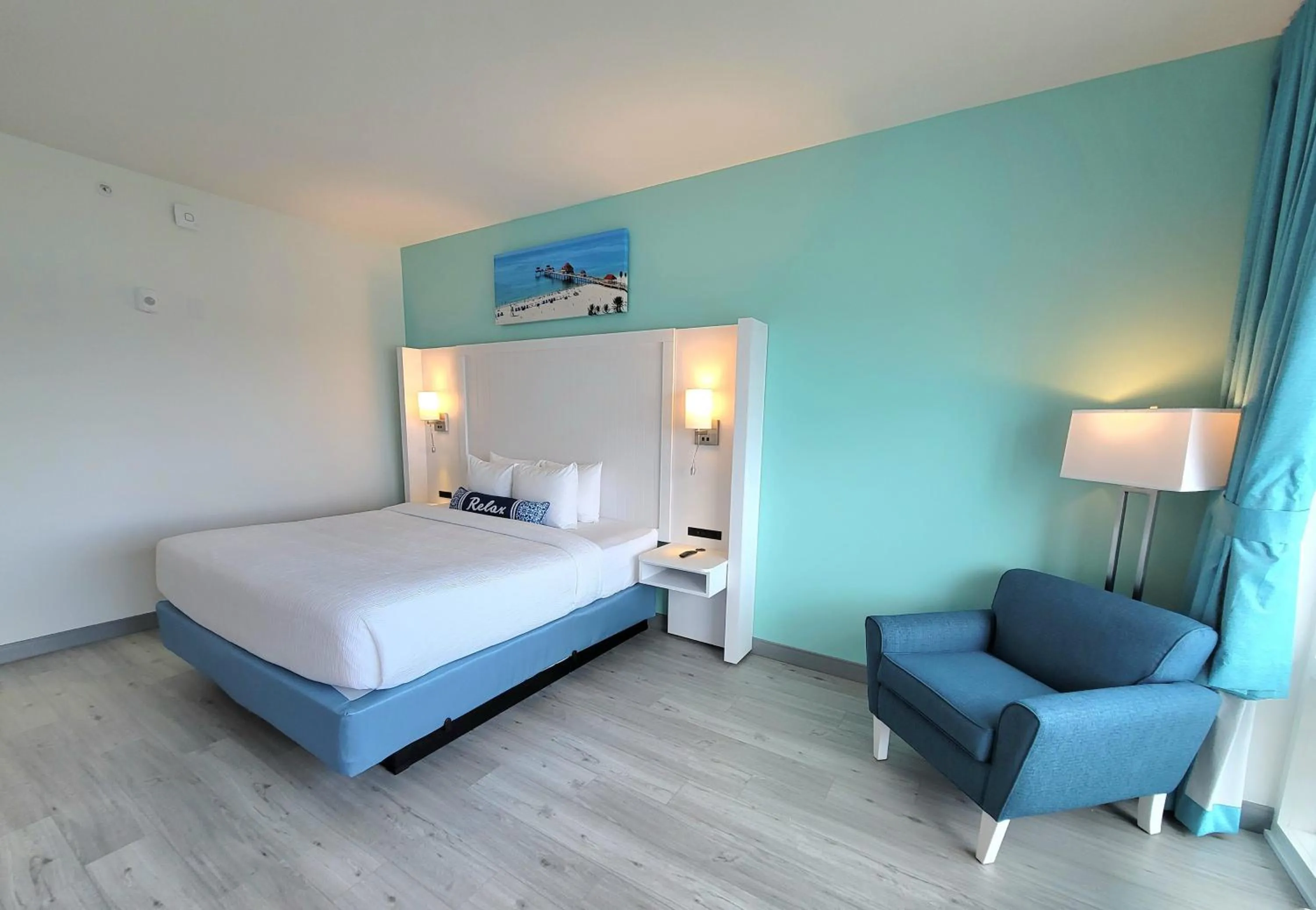 Bedroom, Bed in ChartHouse Clearwater Beach Marina Hotel