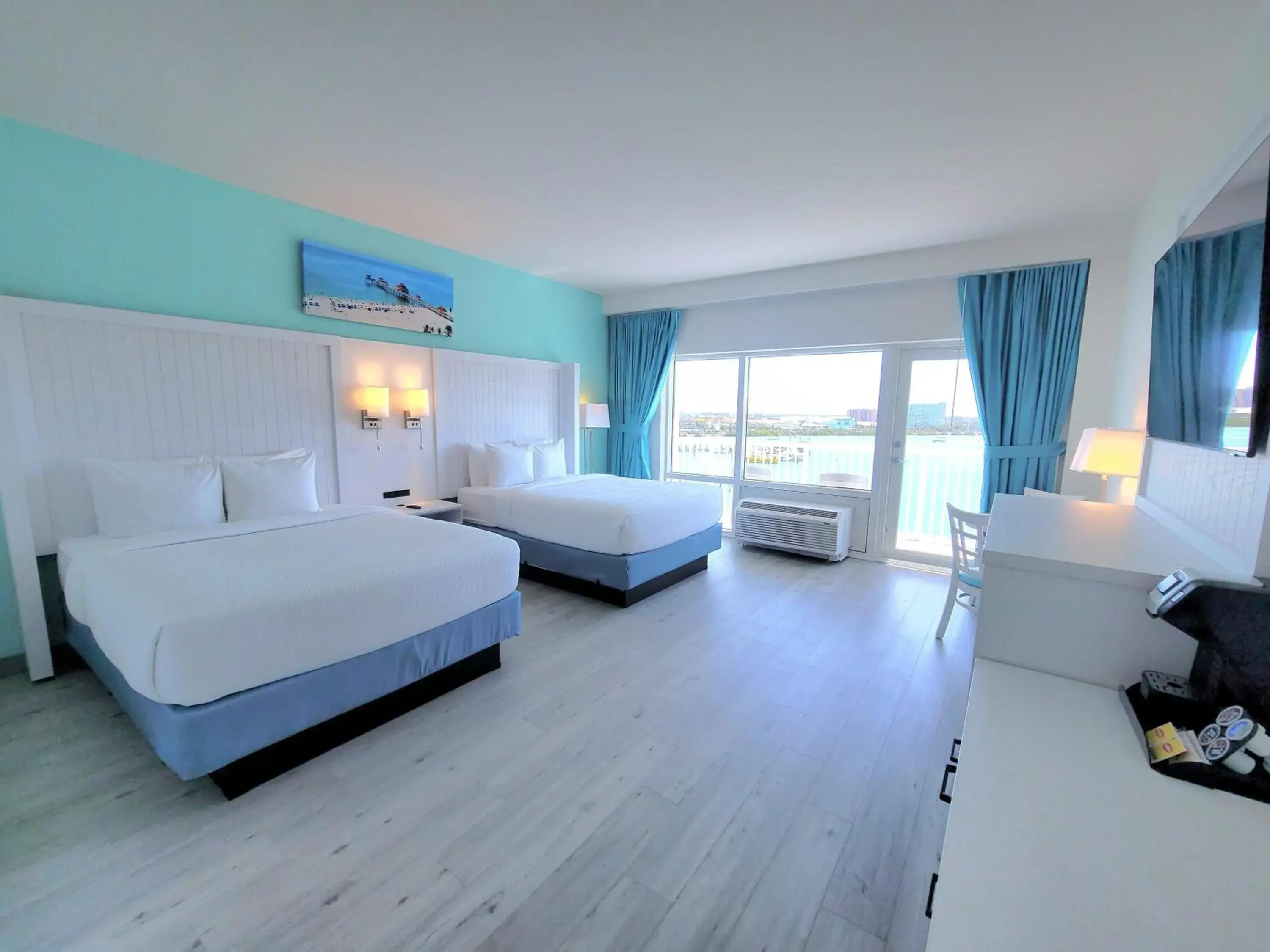 Double Room with Balcony and Sea View in ChartHouse Clearwater Beach Marina Hotel Double Room with Balcony and Sea View in ChartHouse Clearwater Beach Marina Hotel