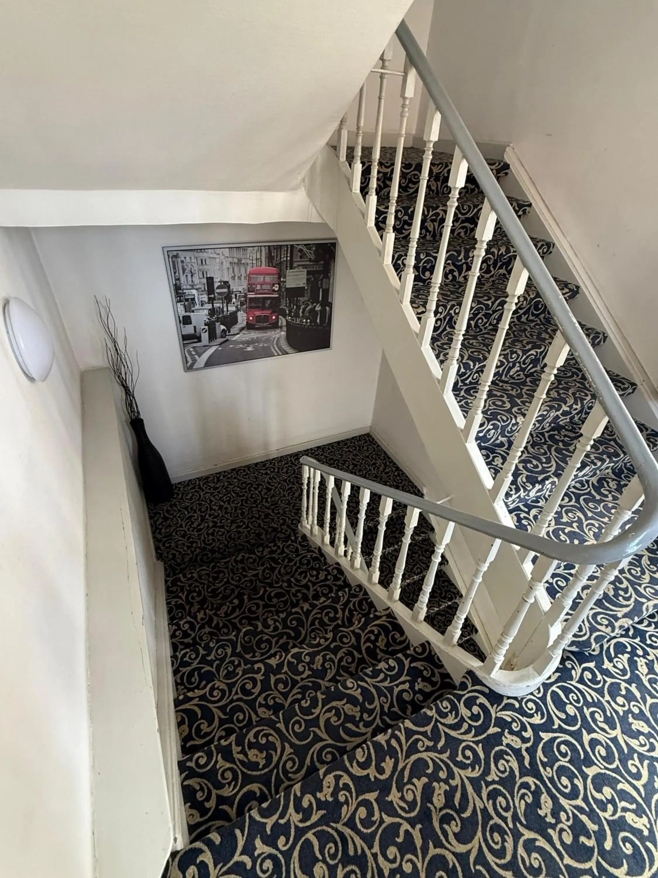 Single Room with Bathroom - single occupancy in Hotel in Single Room with Bathroom - single occupancy in Hotel in
