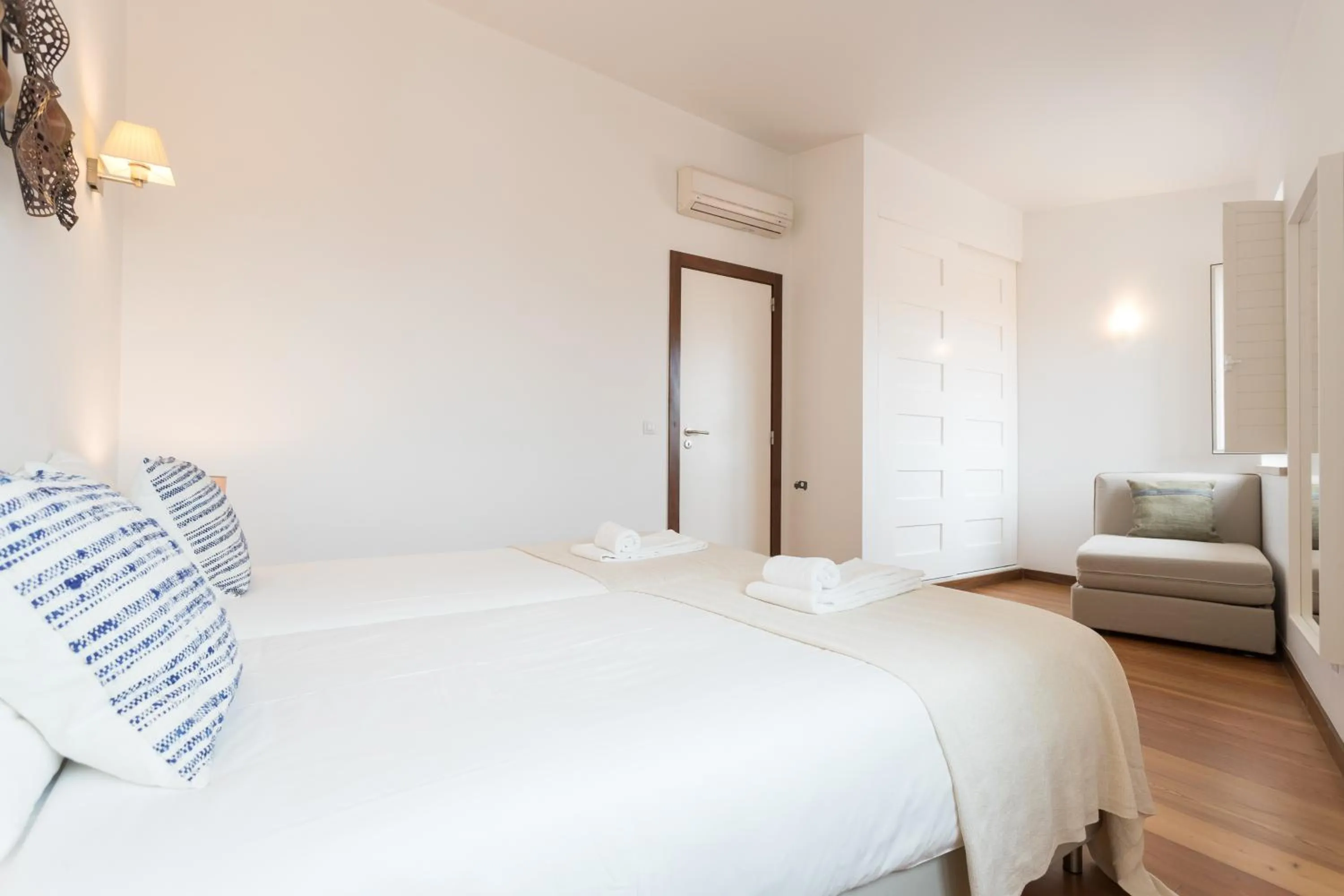 Alfama Modern Two Bedroom Apartment w River View and Parking by LU Holidays