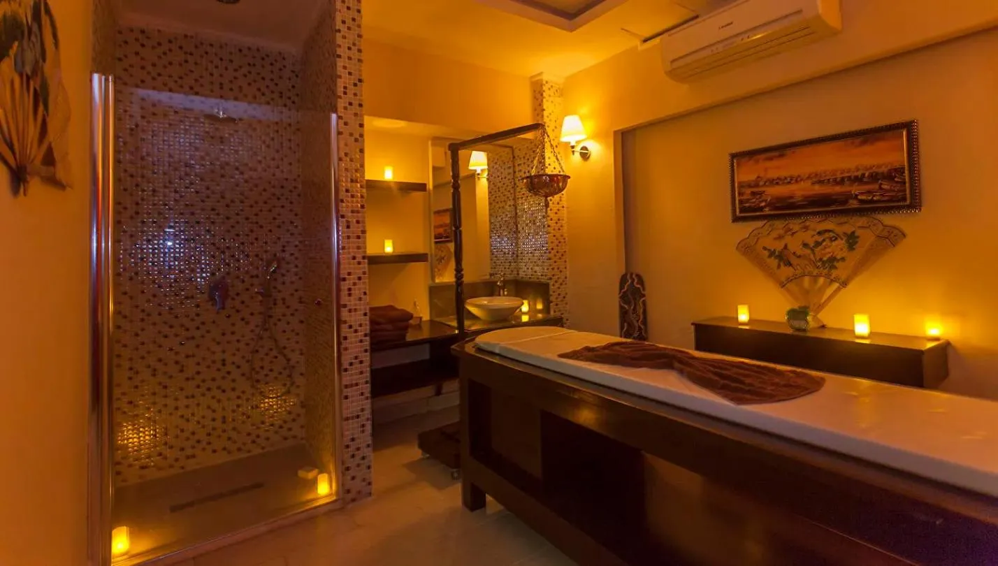 Shower in Linda Sunny Beach Hotel & Spa-Ultra All Inclusive