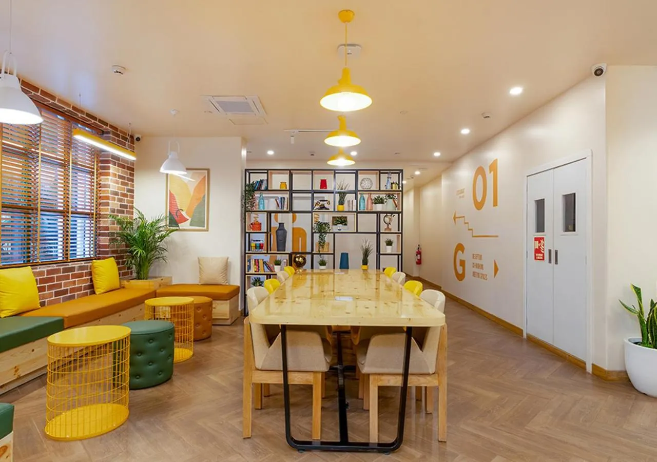 Restaurant/places to eat in Bloom Hub l WEH Andheri