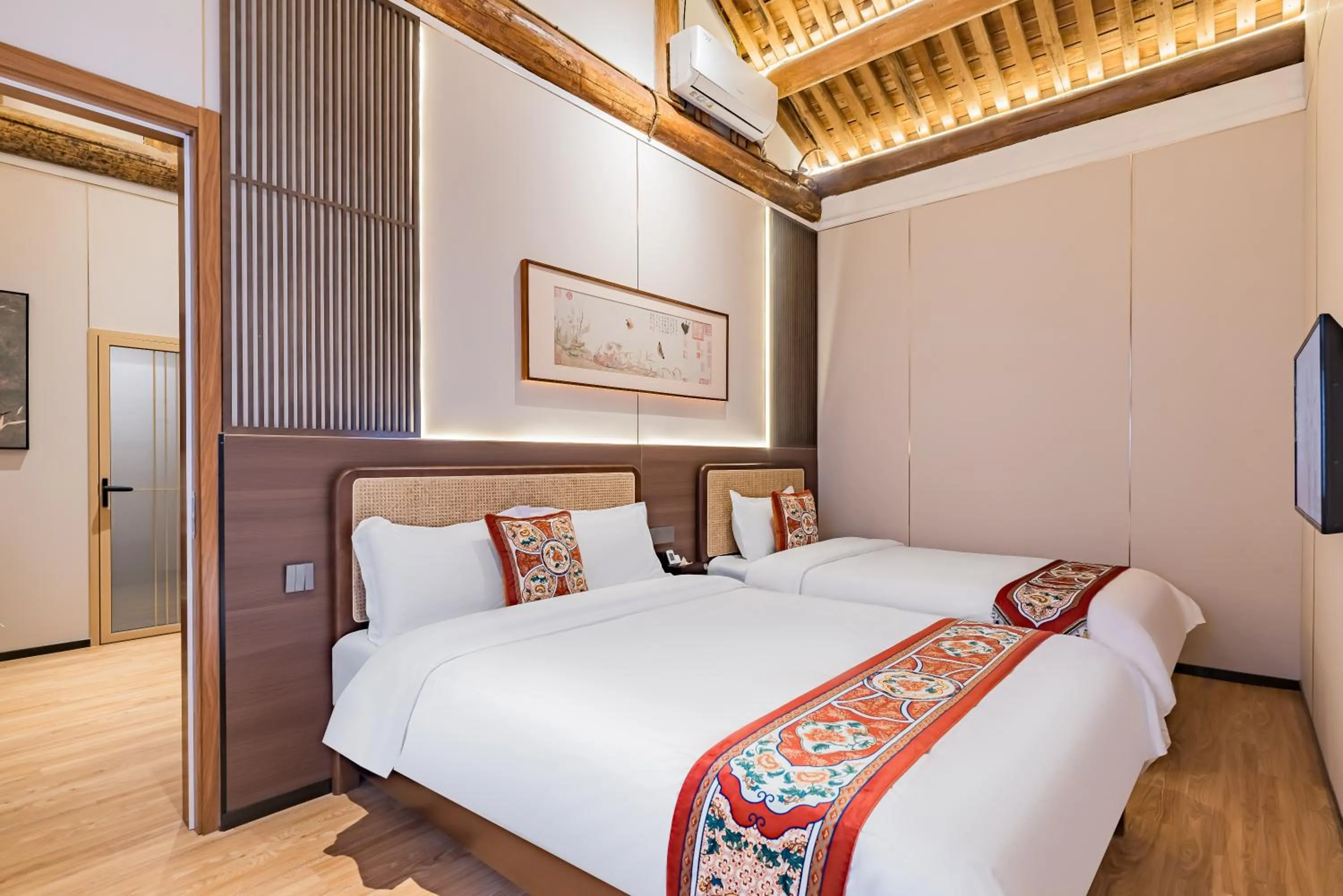 Family Suite in Liuli Tile Courtyard Hotel Tian Anmen Wangfujing Houhai