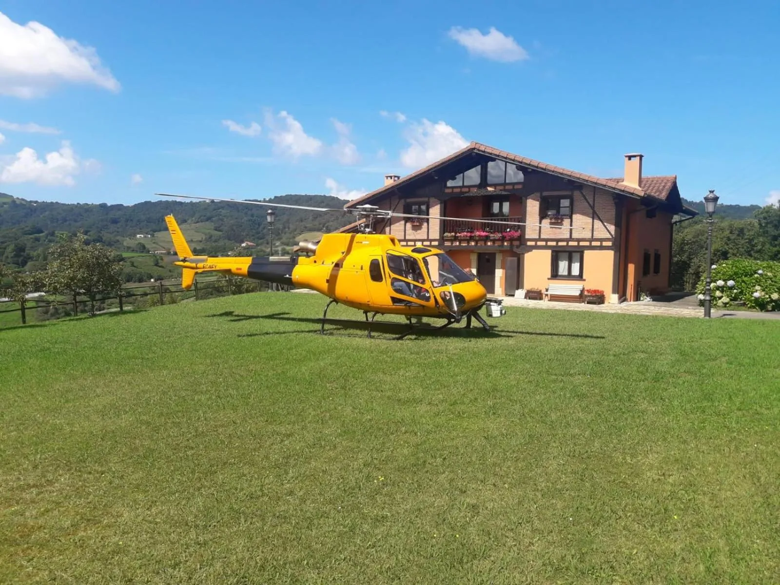 Property building in Kanpoeder - Adults Only