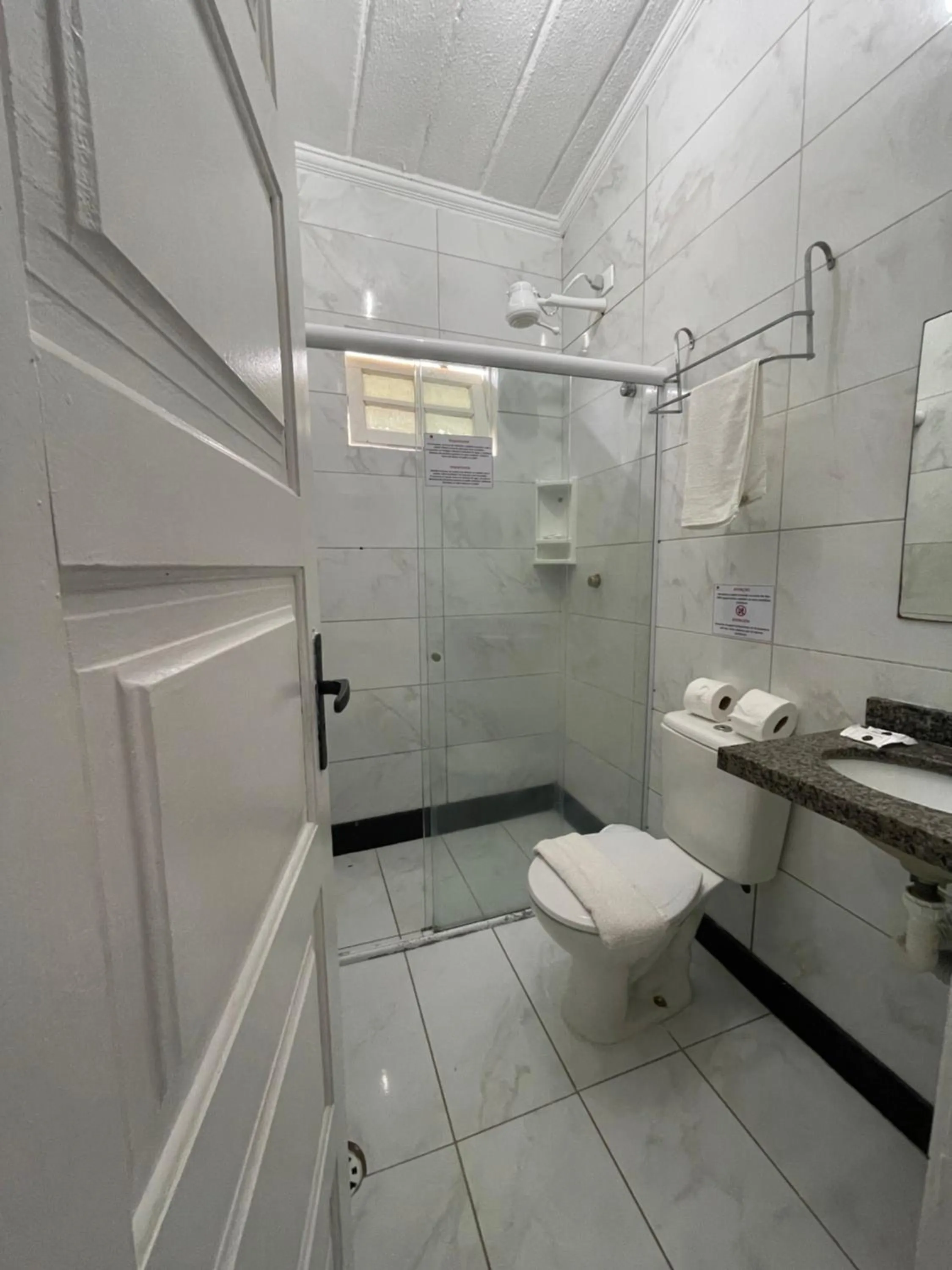 Bathroom in Pousada Girassol