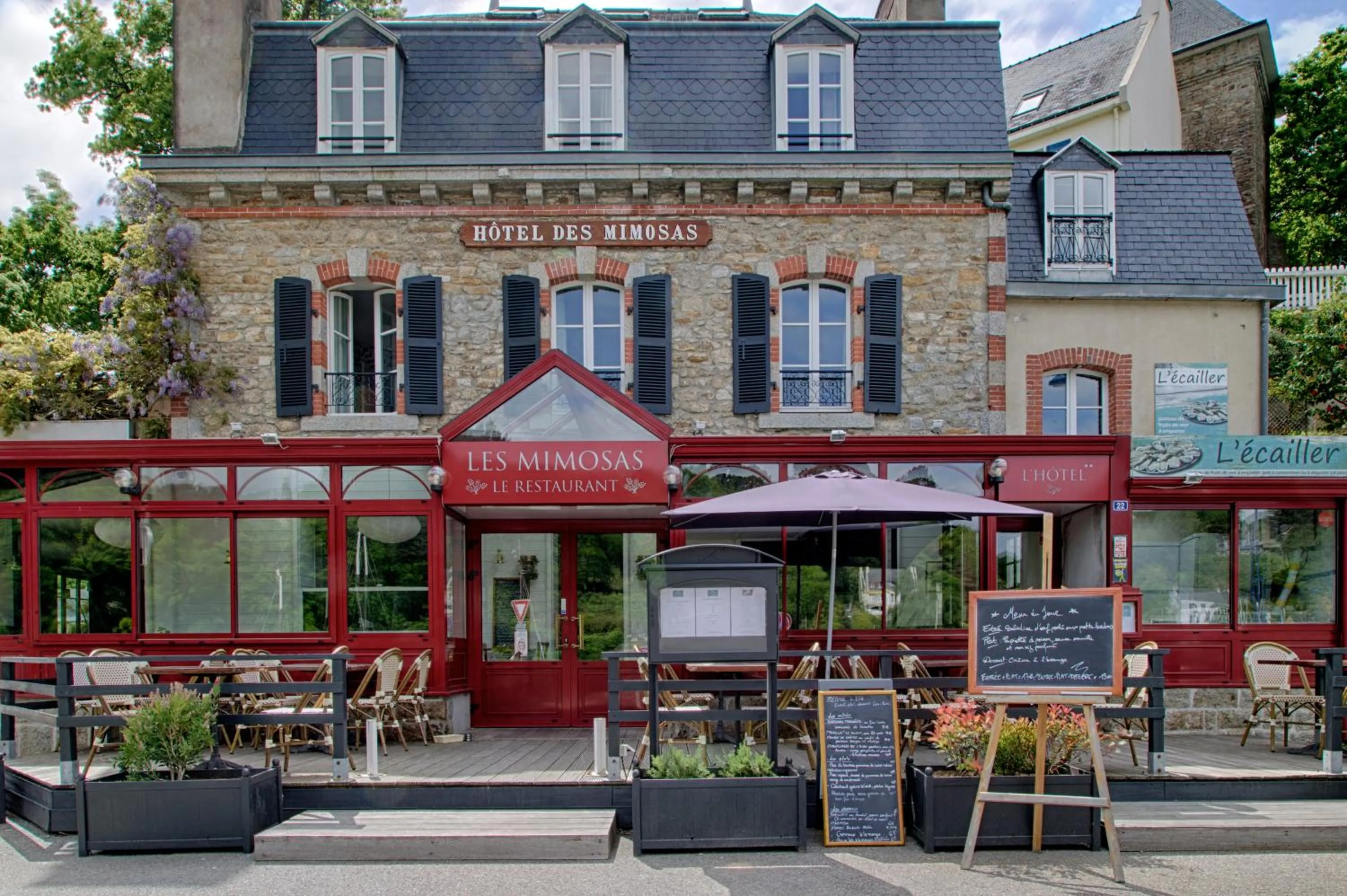 Property building in Hotel de charme Les Mimosas