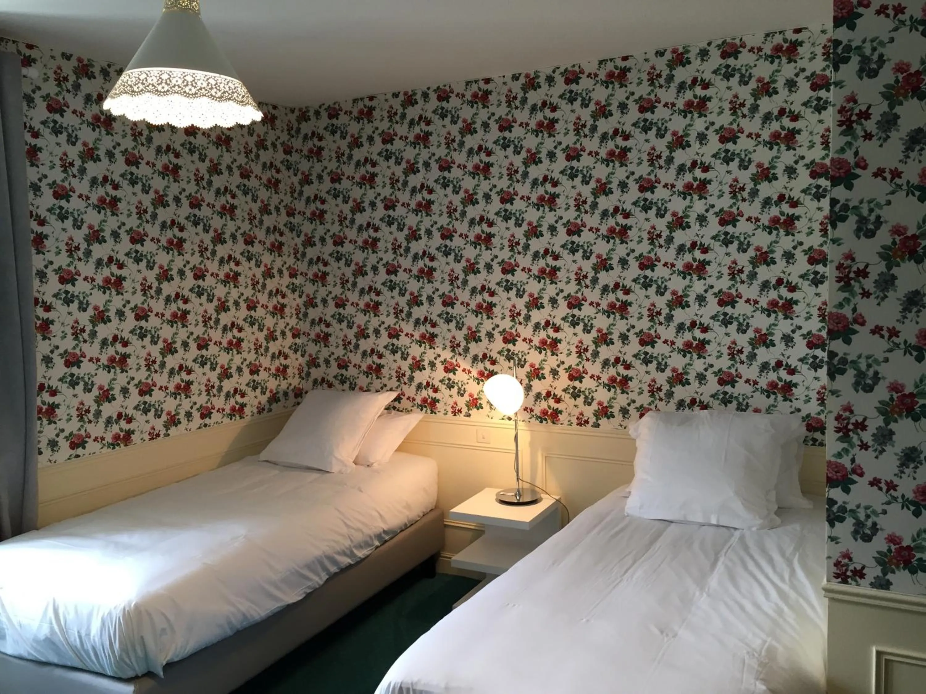 Bed in Hotel de charme Les Mimosas
