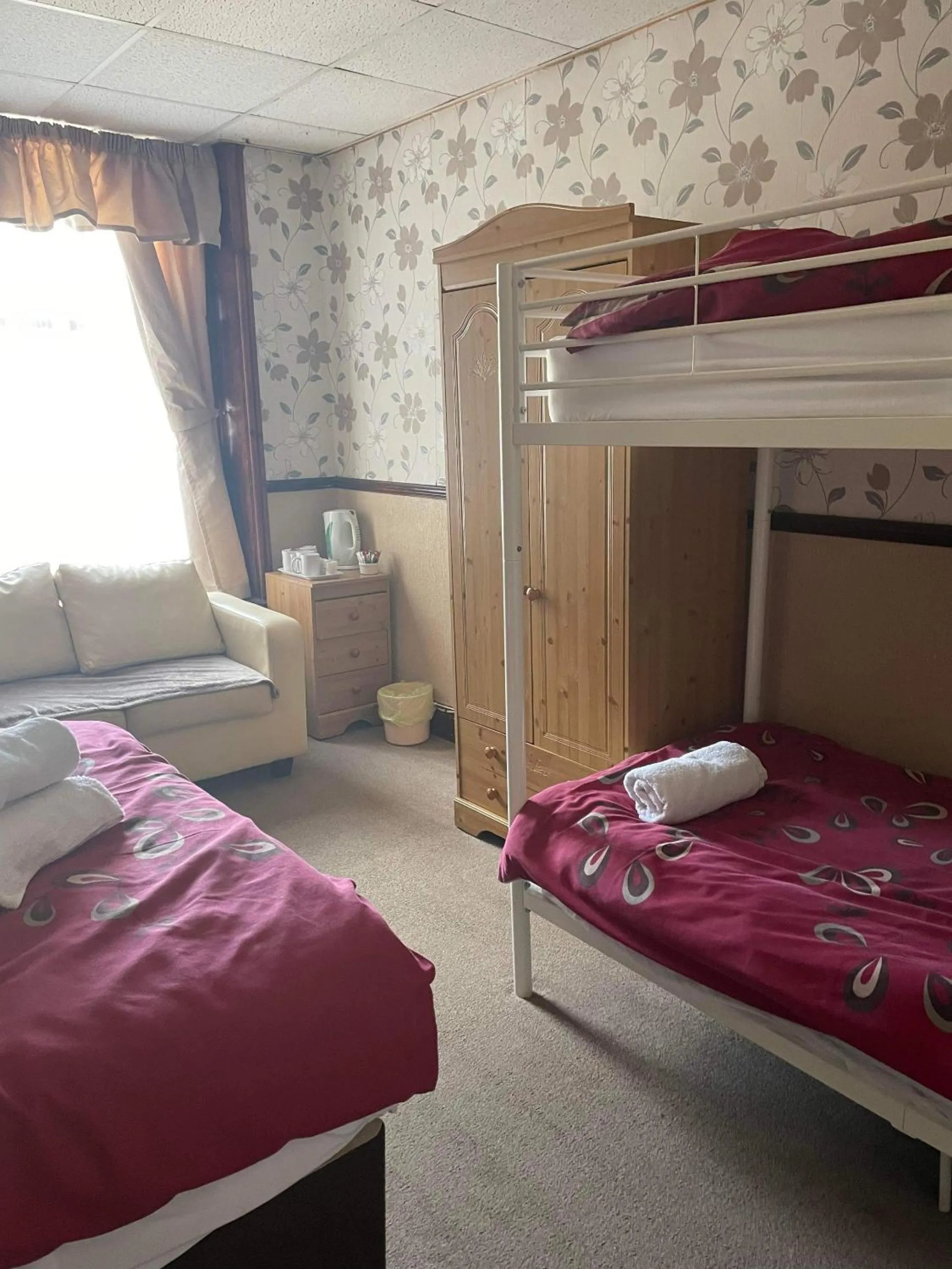 Bedroom, Bed in Roselea Hotel - St Chads
