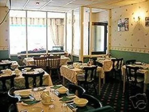Dining area in Roselea Hotel - St Chads