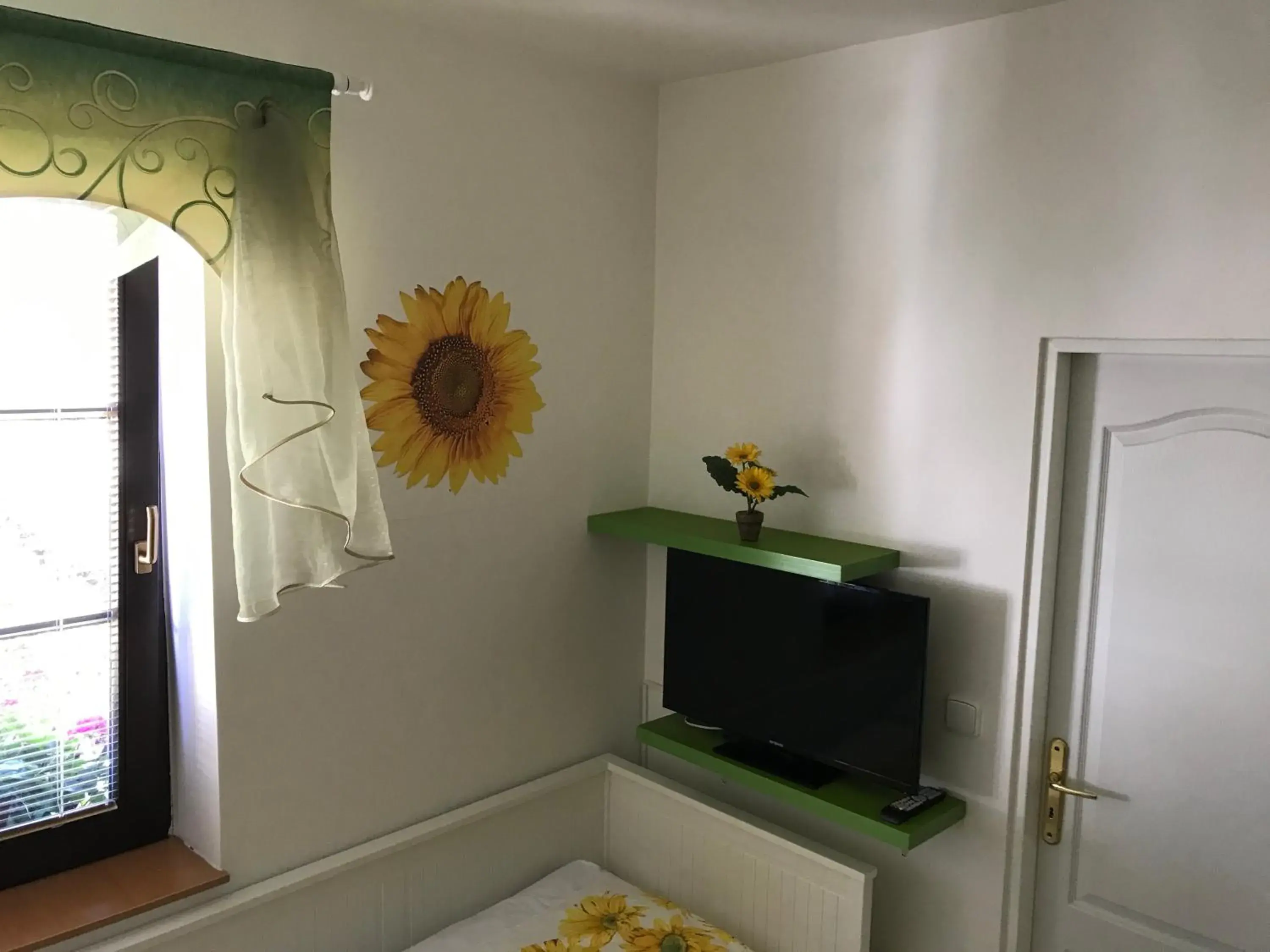 Single Room with Bathroom - single occupancy in U svatého Urbana Single Room with Bathroom - single occupancy in U svatého Urbana