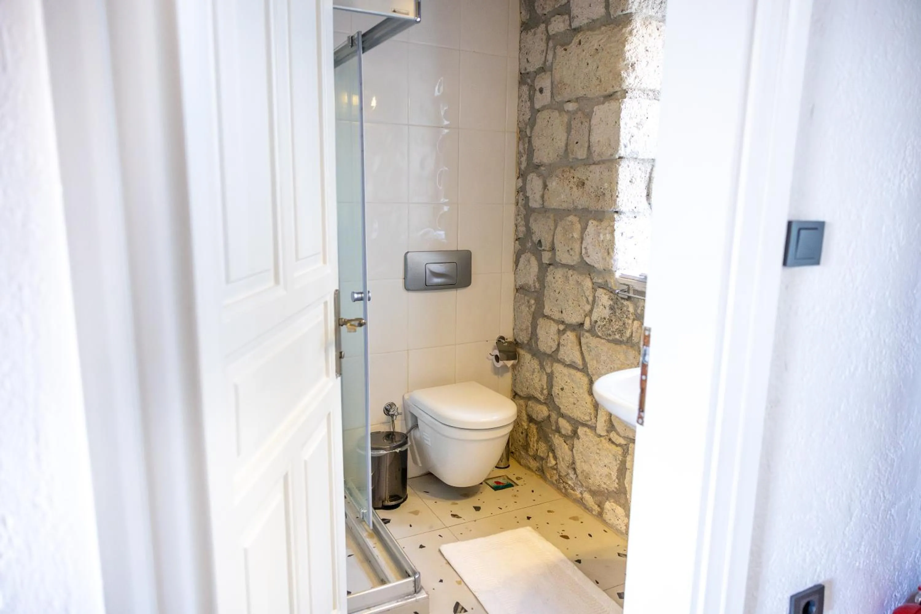Shower in La Grenadine Hotel