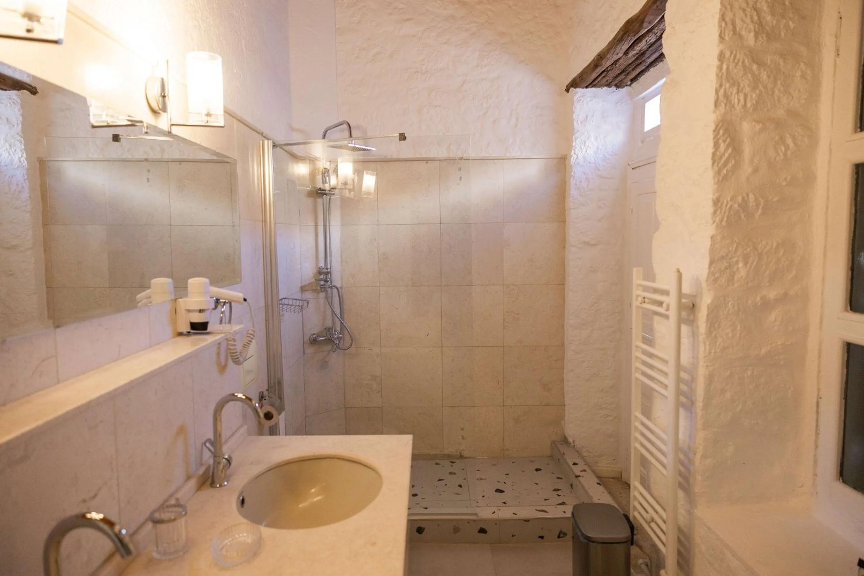 Shower in La Grenadine Hotel
