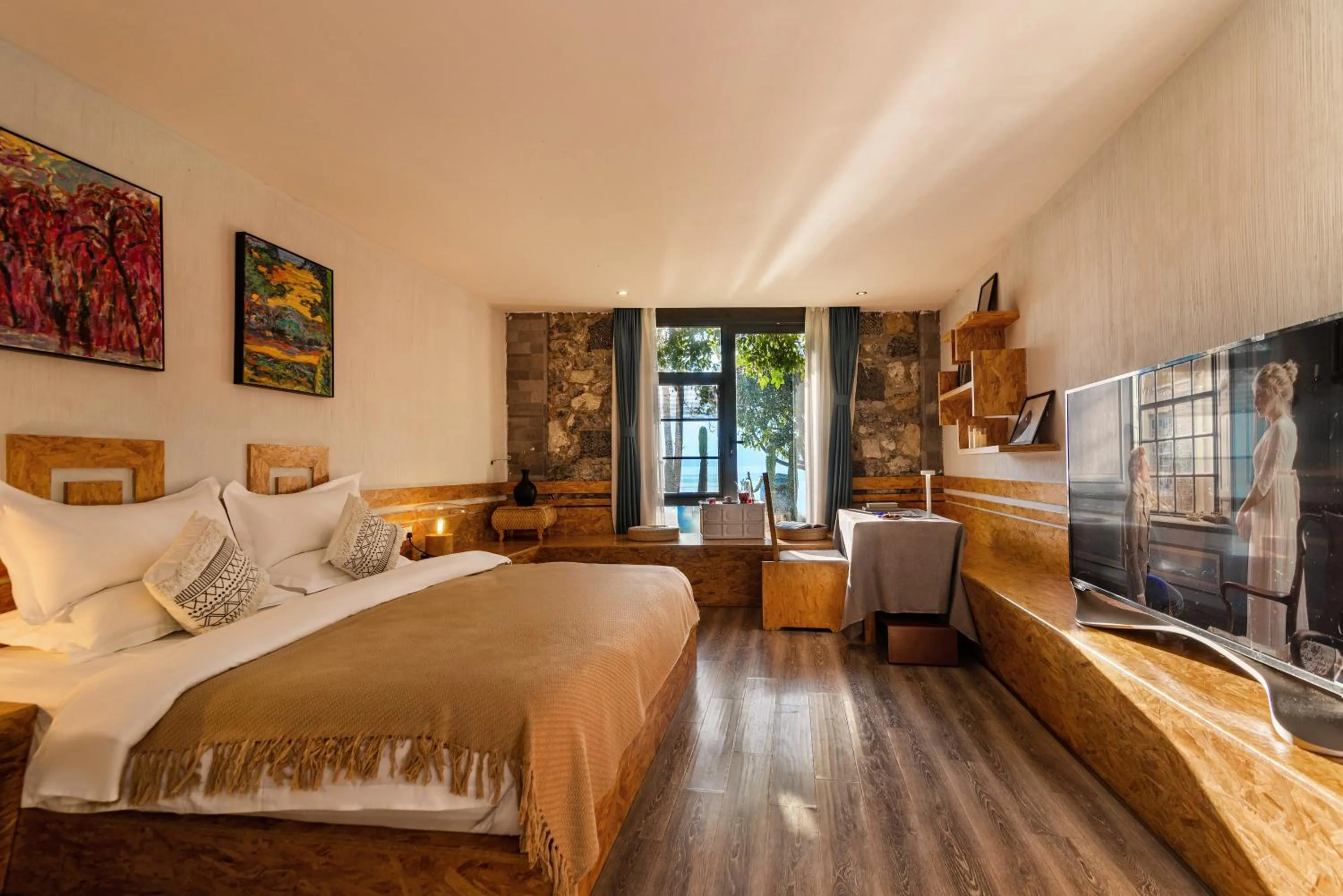 Budget Double Room in Dali Shuanglang seven fun lake view guesthouse