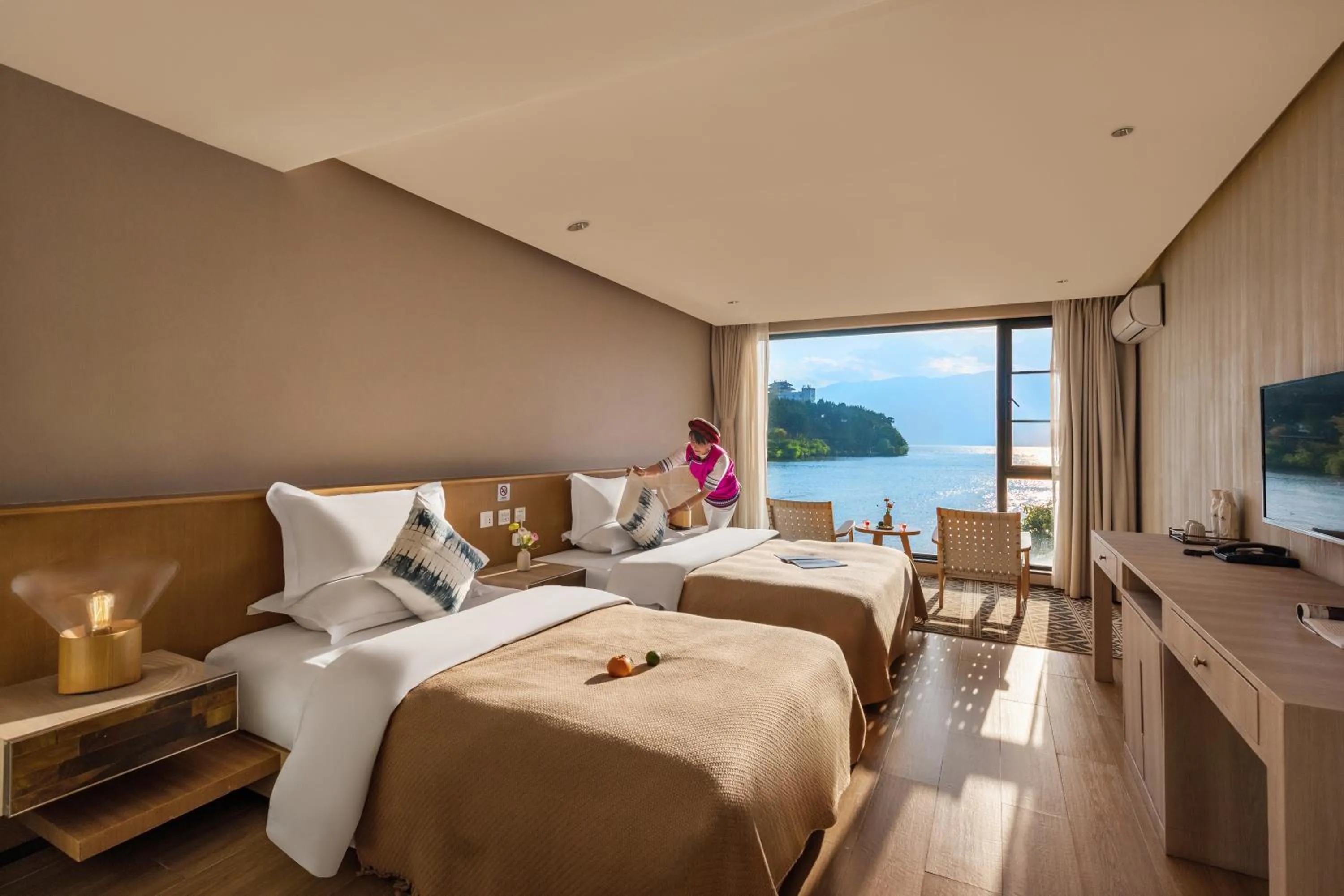 Deluxe Twin Room in Dali Shuanglang seven fun lake view guesthouse