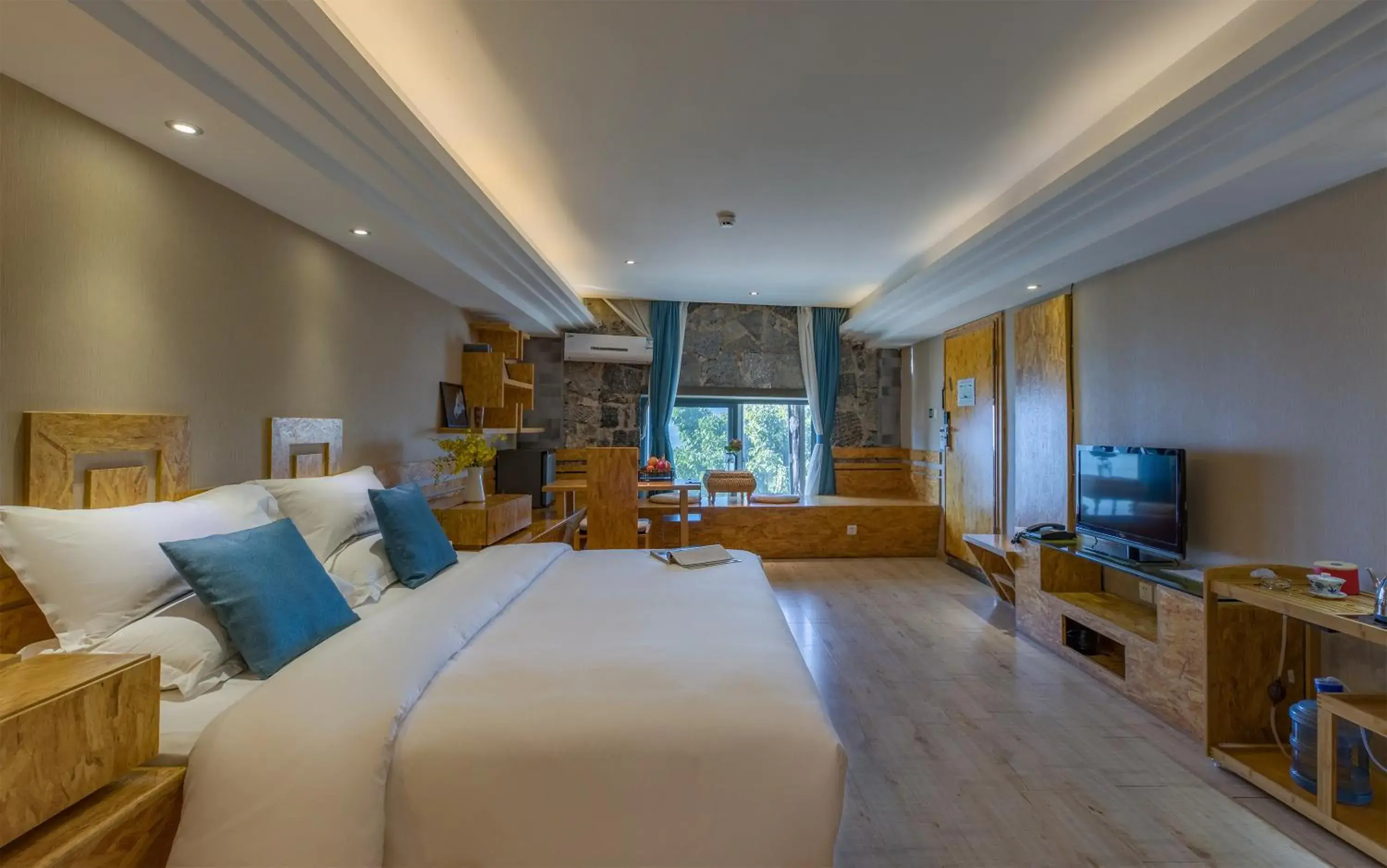 Double Room with Terrace in Dali Shuanglang seven fun lake view guesthouse Double Room with Terrace in Dali Shuanglang seven fun lake view guesthouse