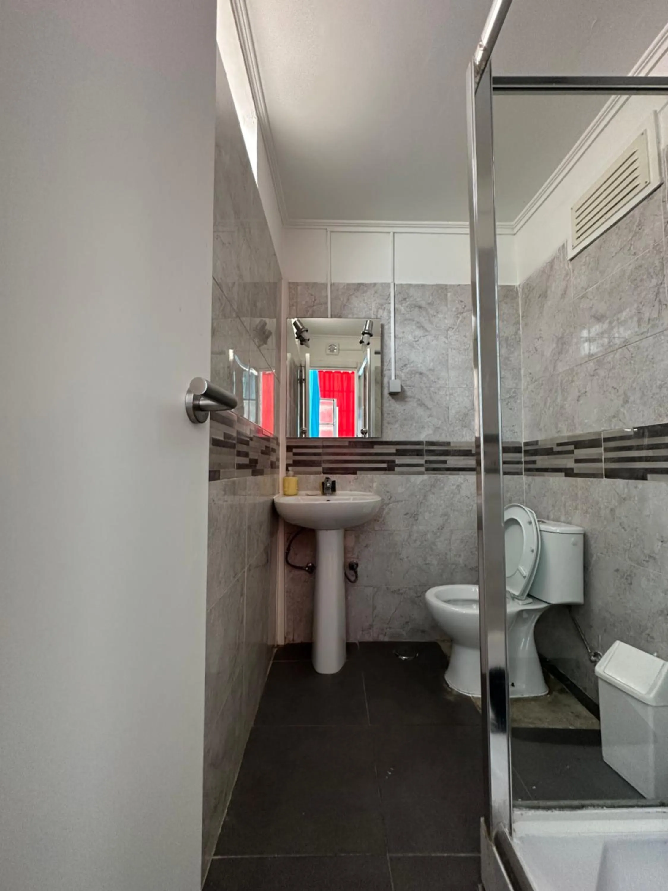 Shangri-La Hostel Anjos