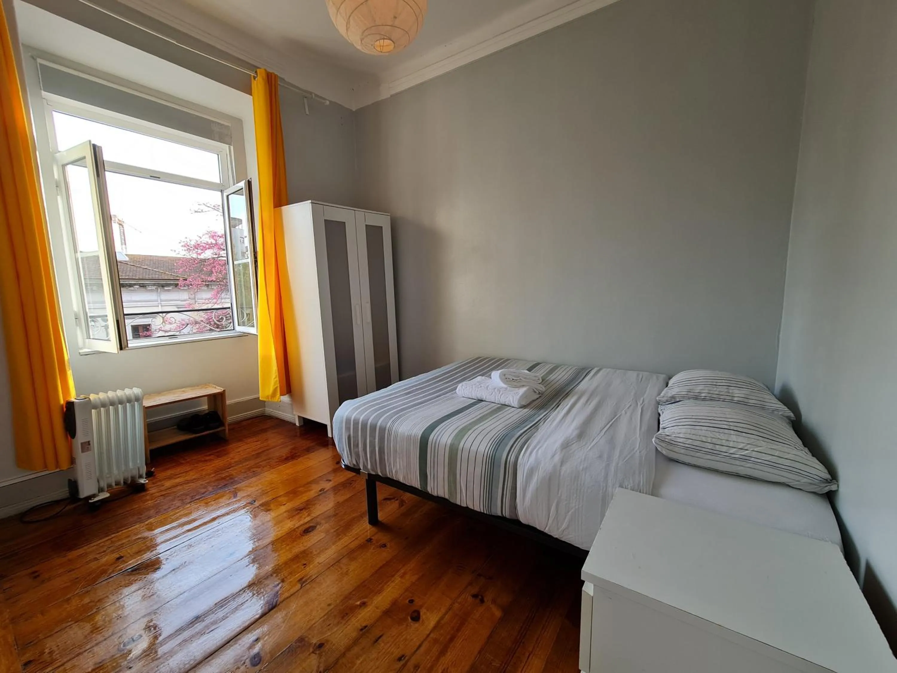 Bed in Shangri-La Hostel Anjos