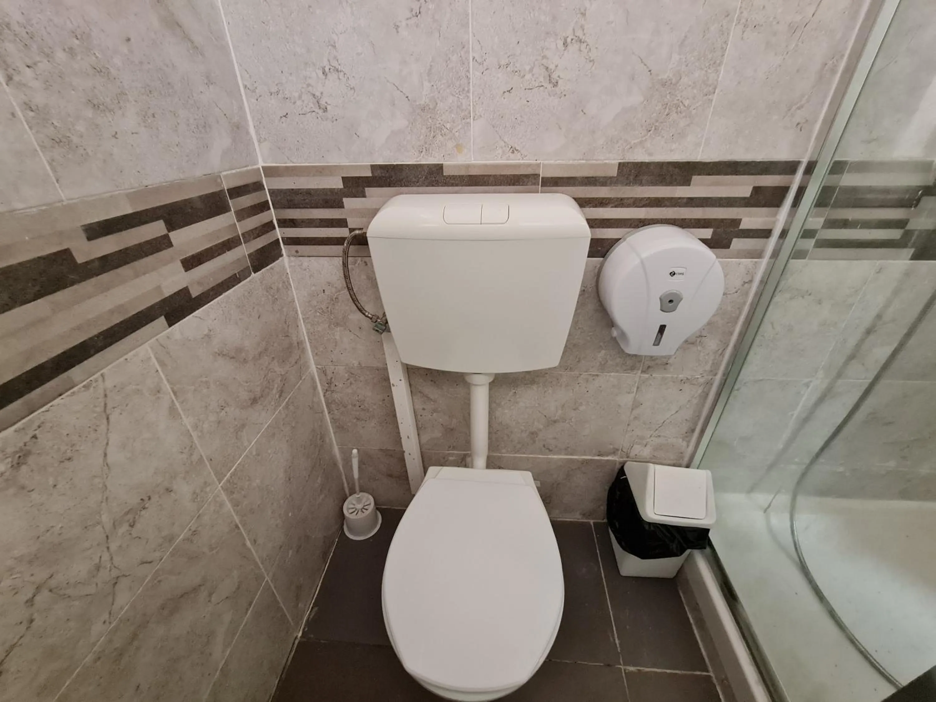 Shangri-La Hostel Anjos