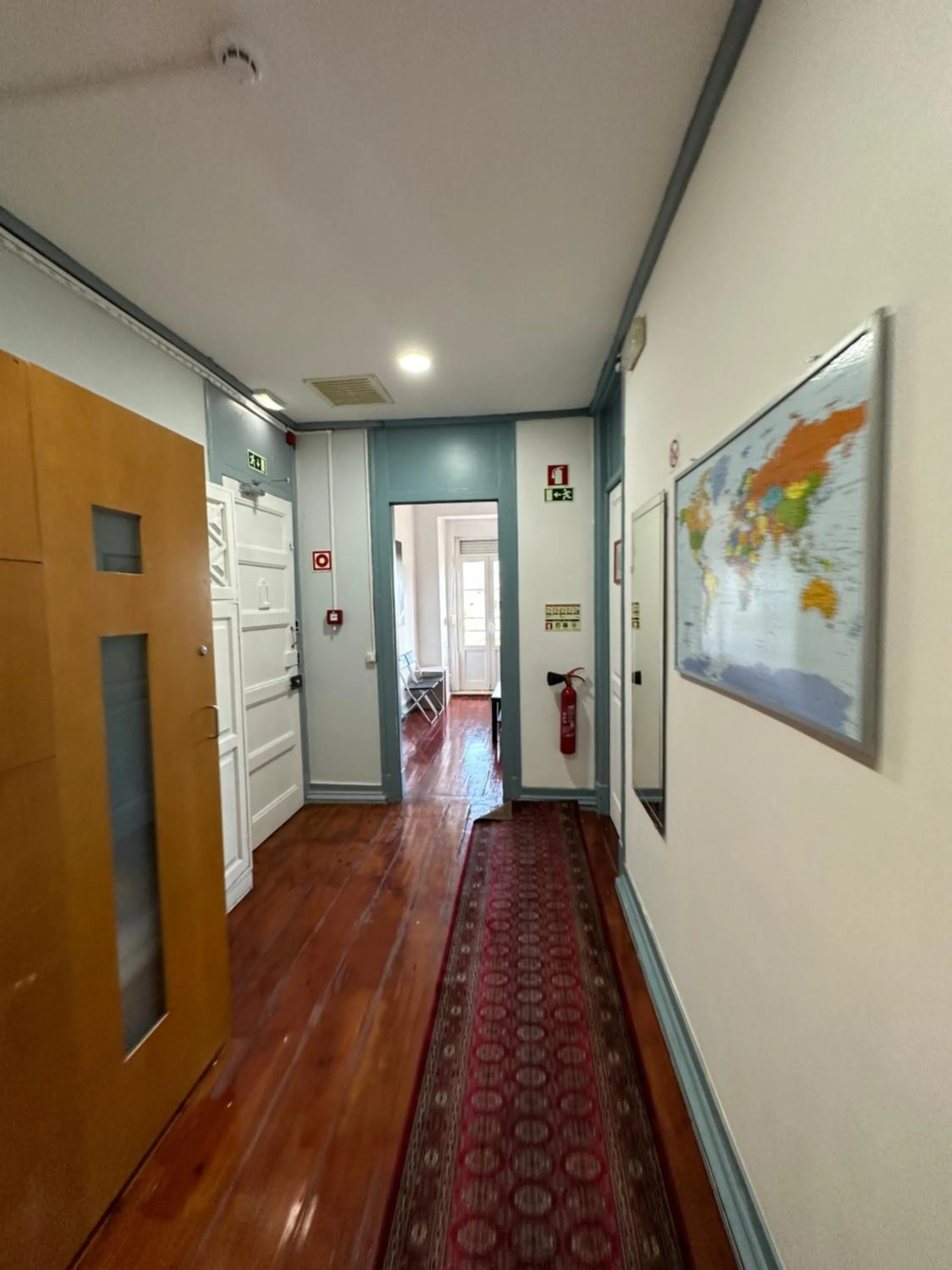 Shangri-La Hostel Anjos