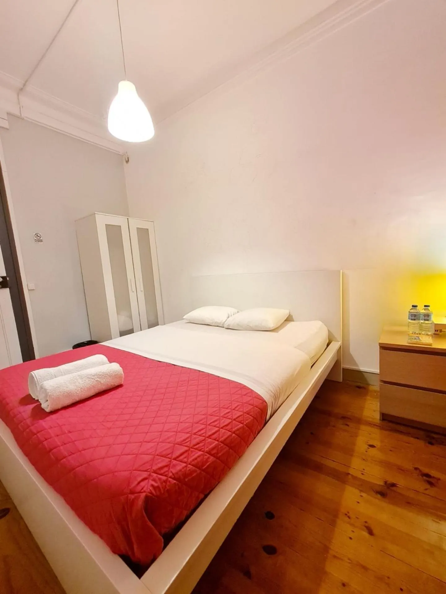 Bed in Shangri-La Hostel Anjos