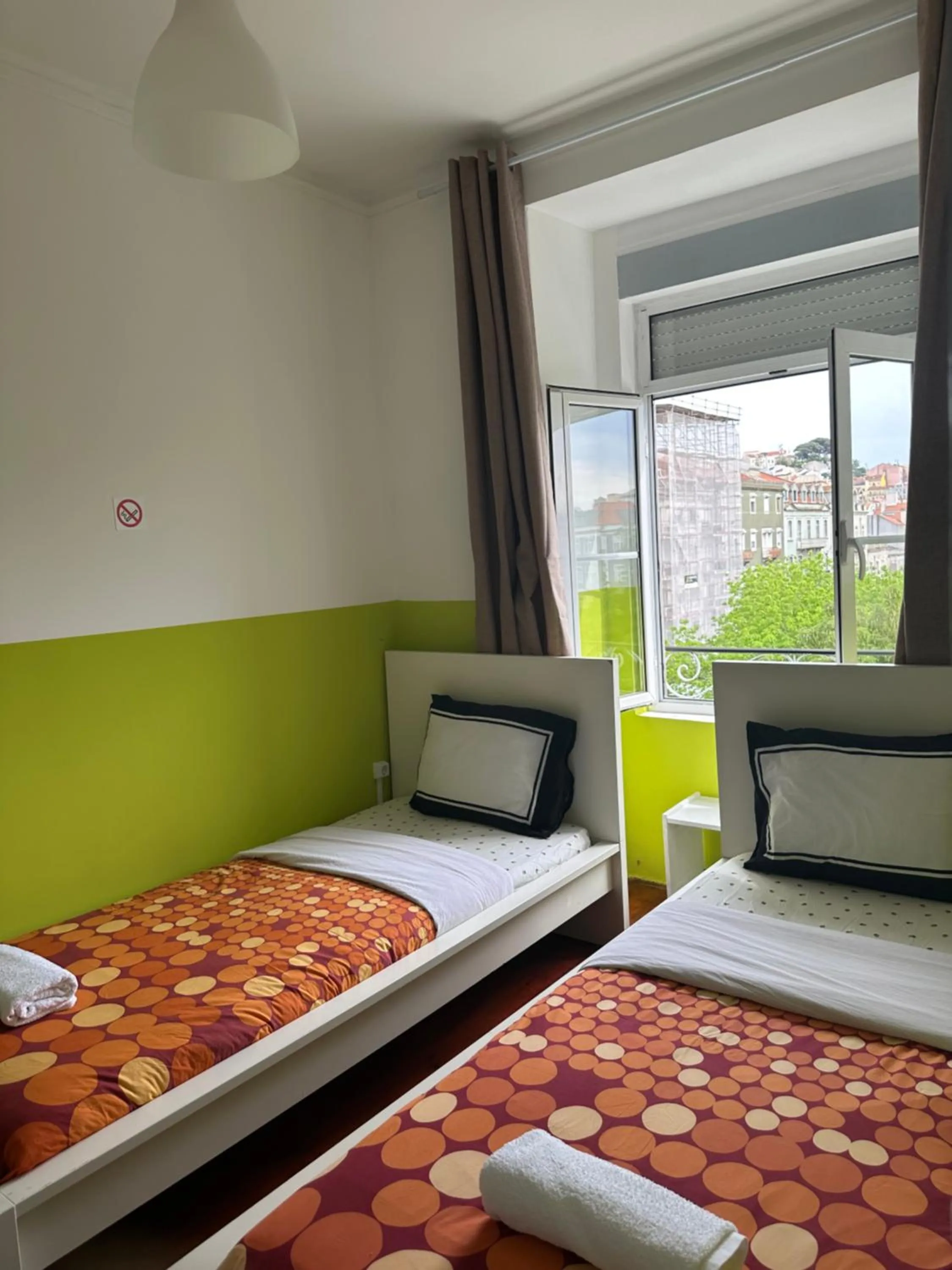 Bed in Shangri-La Hostel Anjos