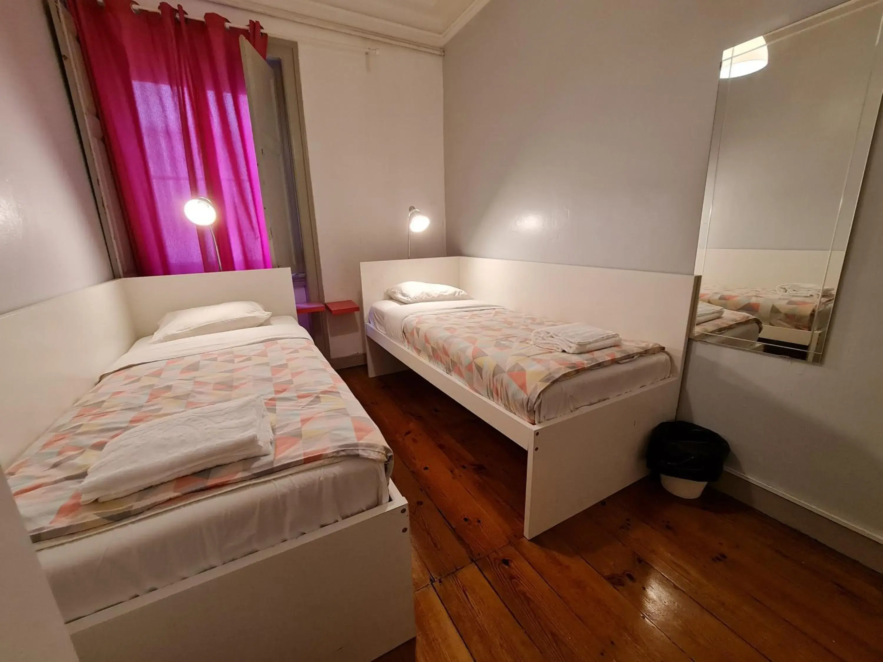 Bed in Shangri-La Hostel Anjos Bed in Shangri-La Hostel Anjos