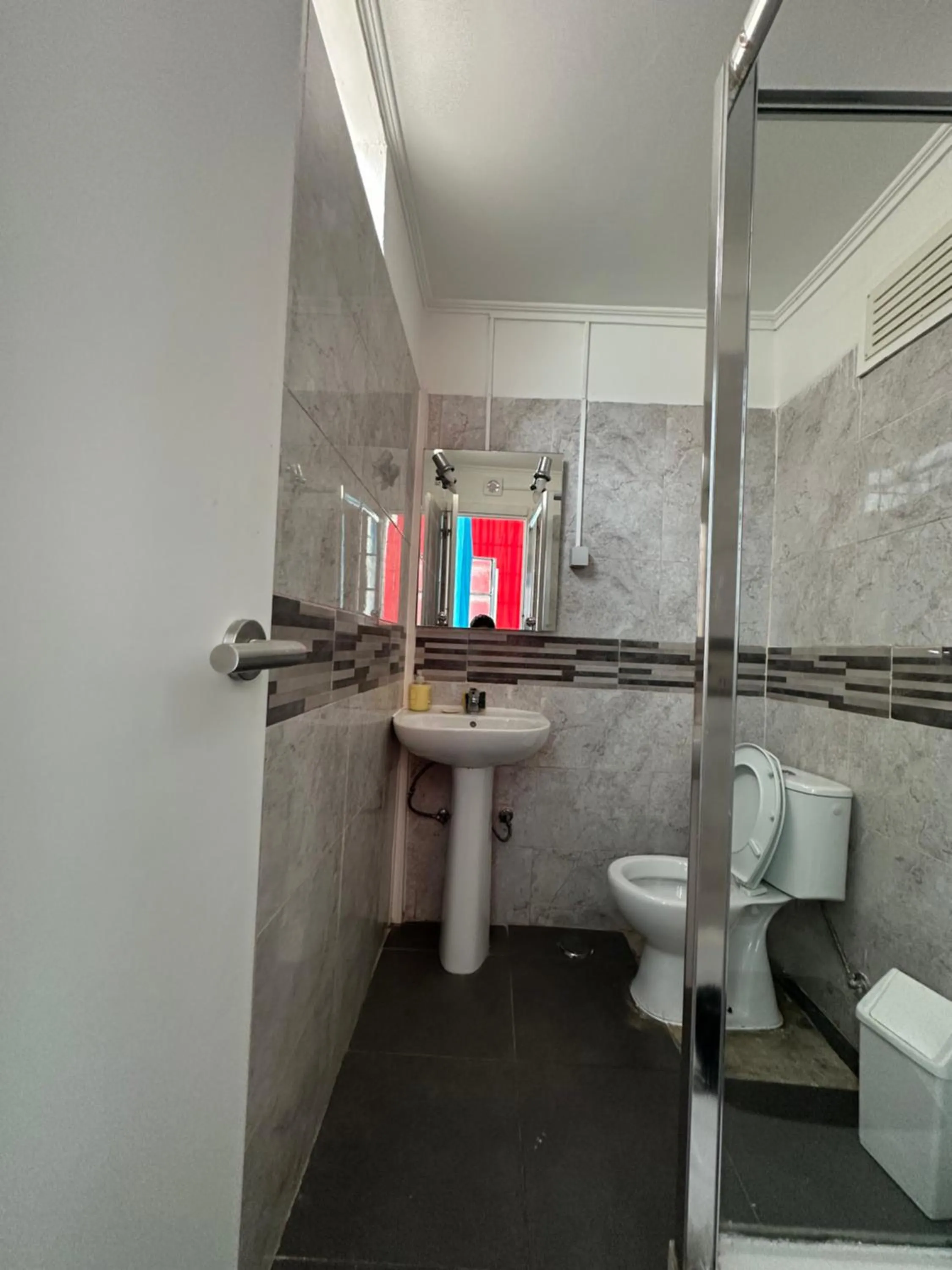 Shangri-La Hostel Anjos