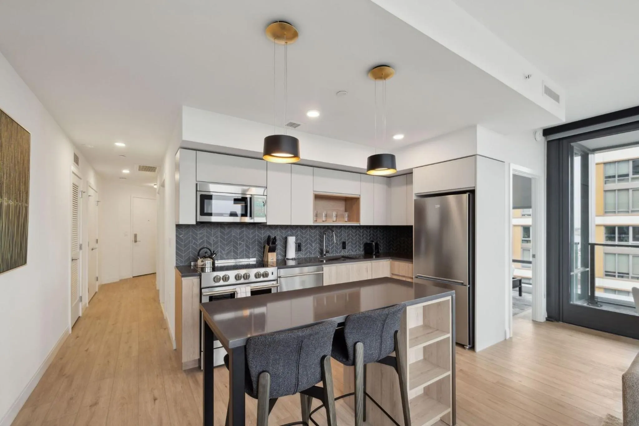 Kitchen or kitchenette in Placemakr Buzzard Point