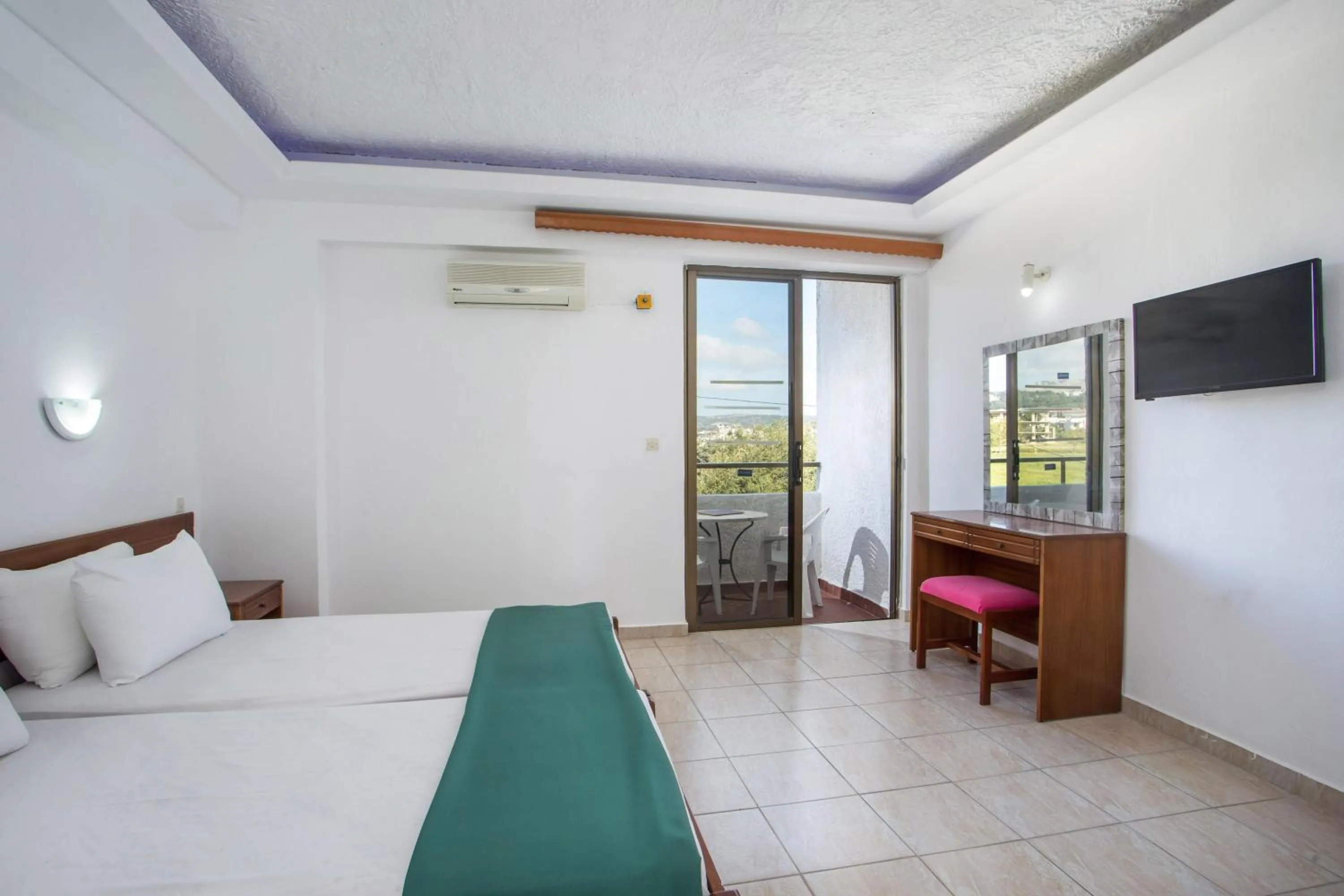 Photo of the whole room in Nikos BnB