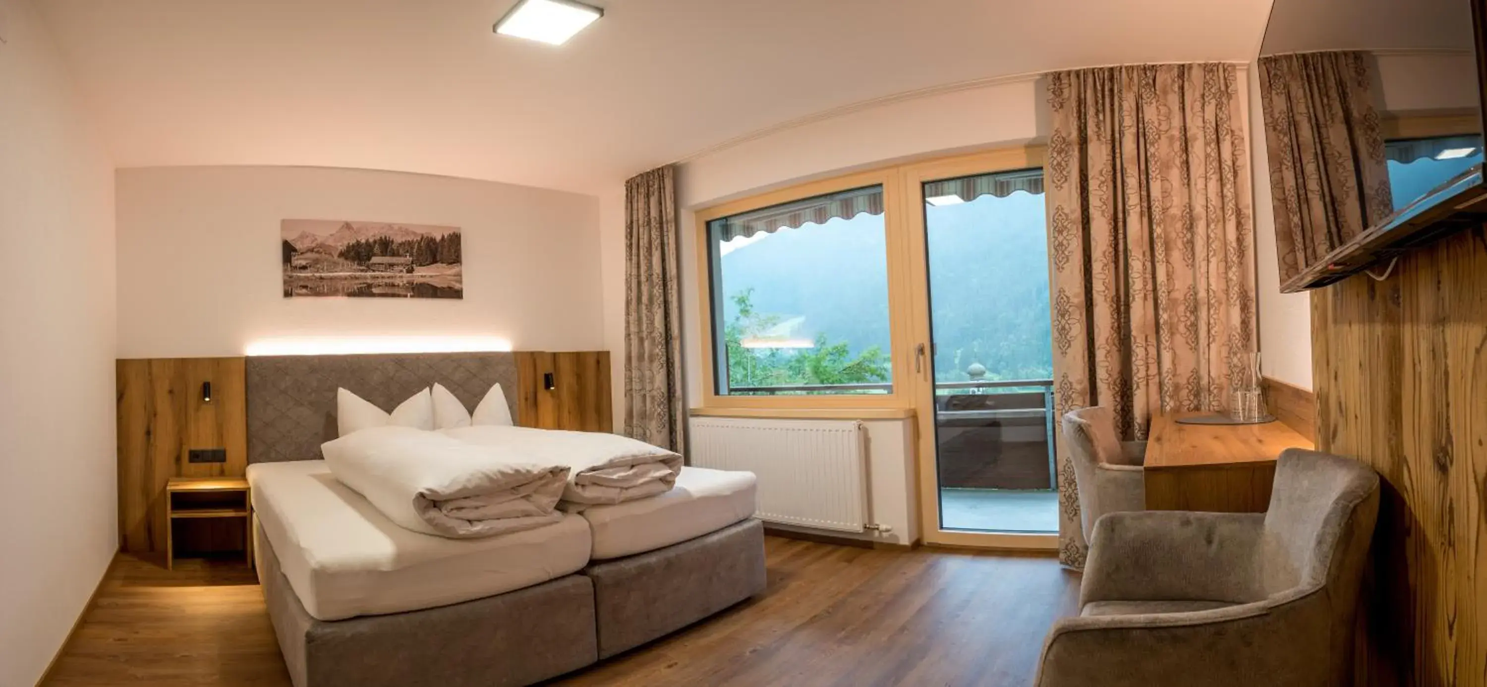 Comfort Double Room with Balcony in Sonnenhang Montafon Comfort Double Room with Balcony in Sonnenhang Montafon