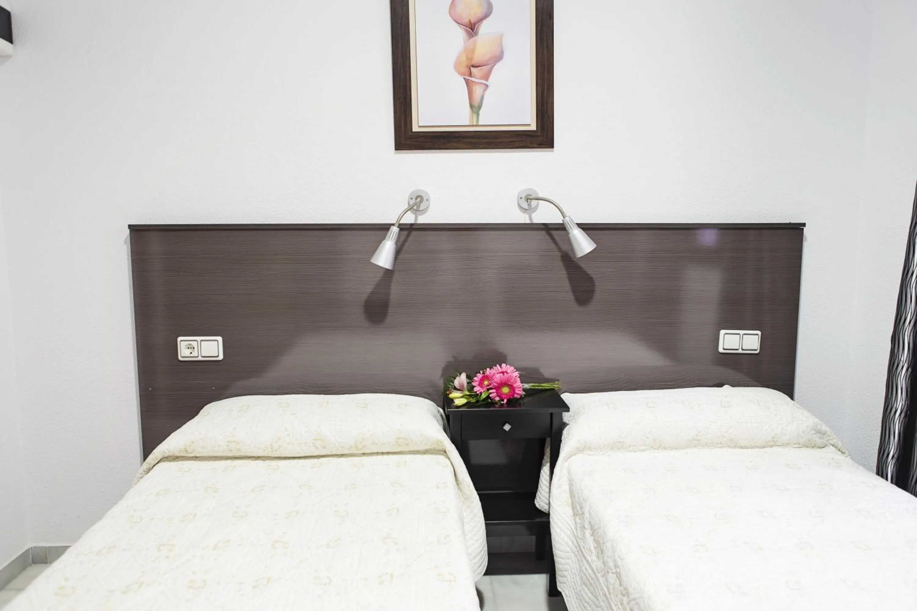 Photo of the whole room, Bed in La Casa de los Faroles