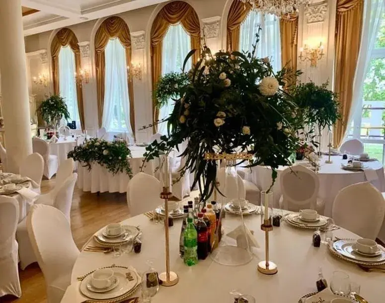 Restaurant/places to eat in Hotel Holiday Park Restaurant/places to eat in Hotel Holiday Park